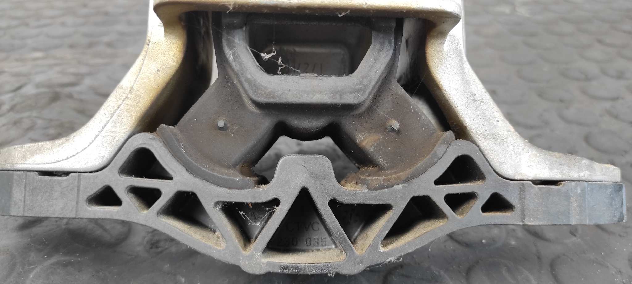 Recambio de SOPORTE MOTOR IZQUIERDO para RENAULT SCENIC II K9K P7 referencia OEM IAM 13248551   - PLATA 5