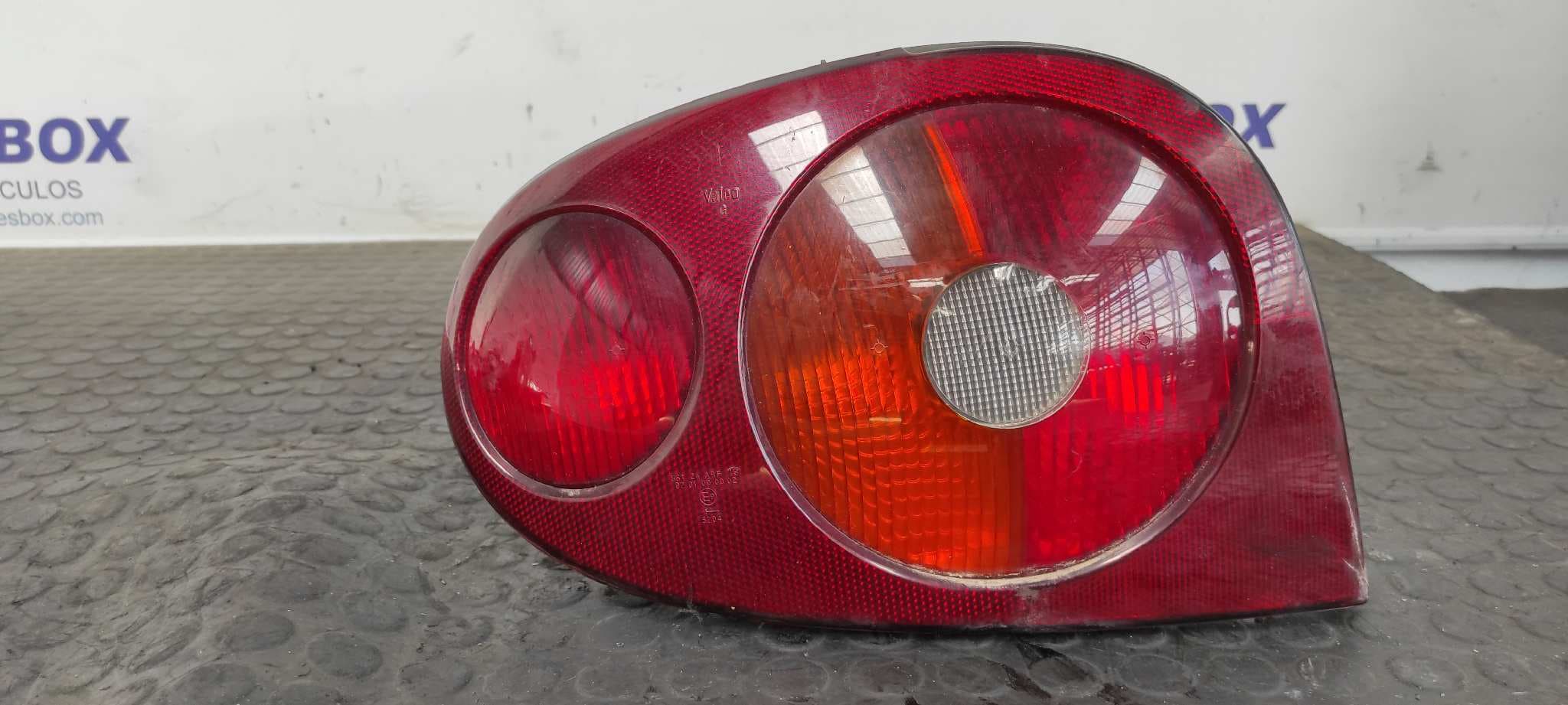 Recambio de PILOTO TRASERO IZQUIERDO para RENAULT MEGANE I COUPE FASE 2 (DA..) 1.9 DTi RSI F9Q731 referencia OEM IAM 7700428056   - GRIS