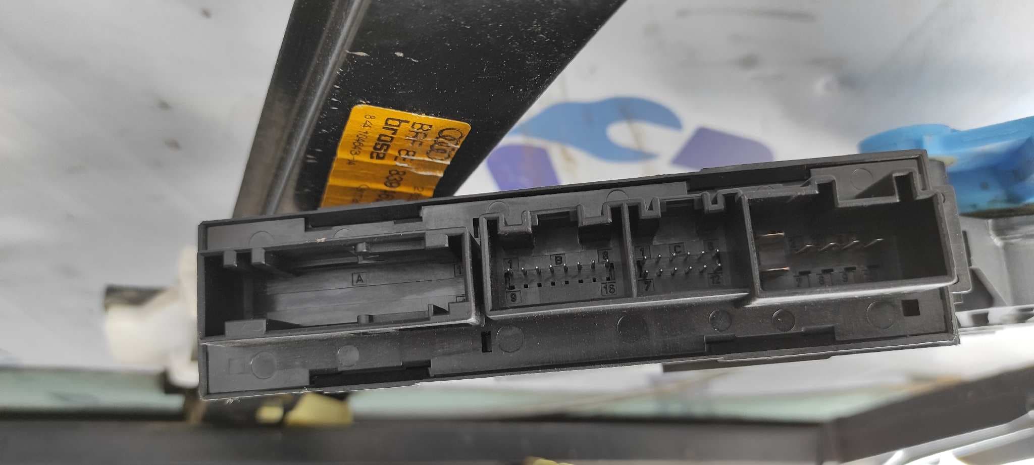 Recambio de ELEVALUNAS TRASERO DERECHO para AUDI A4 AVANT (8E) BRE referencia OEM IAM 8E0839462B   - BLANCO 8