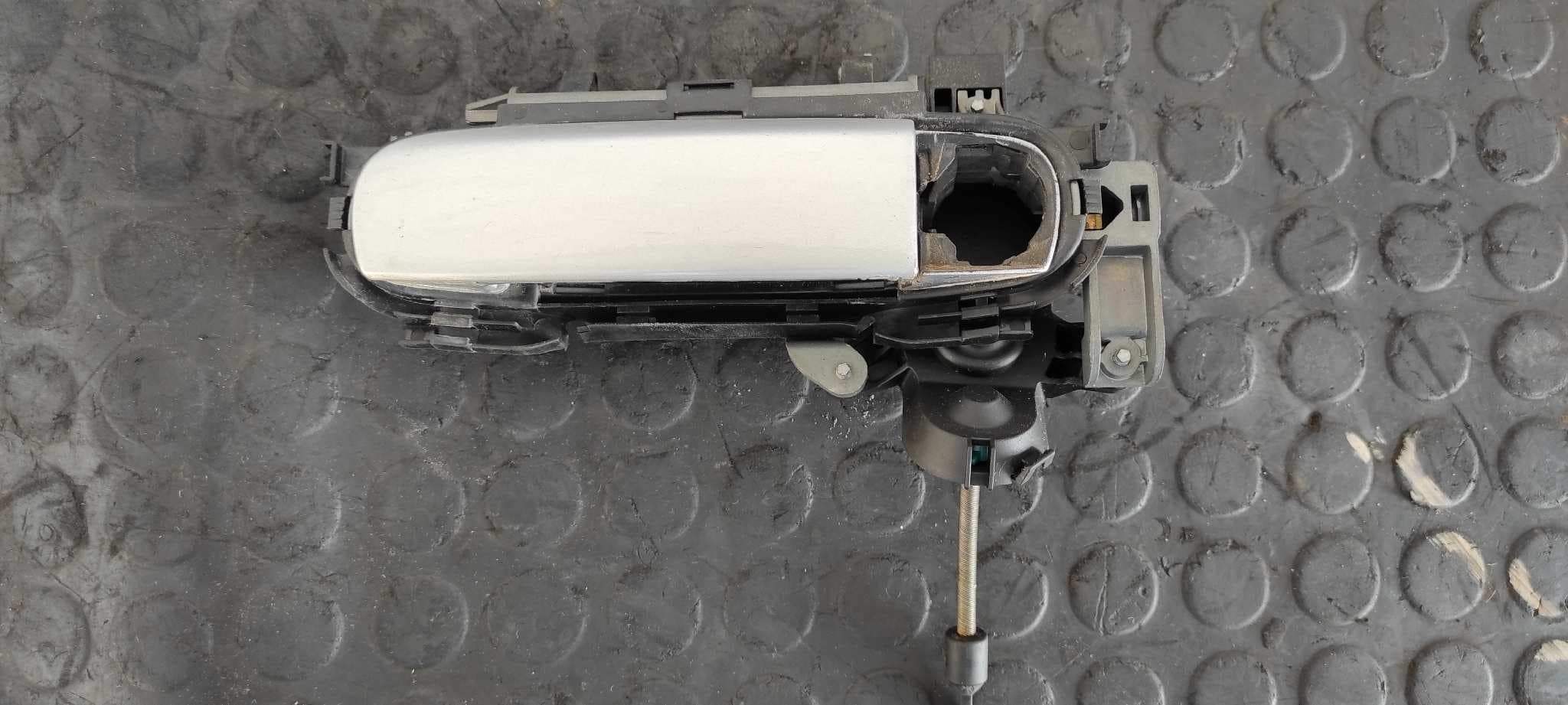 Recambio de MANETA DELANTERA IZQUIERDA para AUDI A4 AVANT (8E) 2.0 TDI Quattro (DPF) BRE referencia OEM IAM    - BLANCO