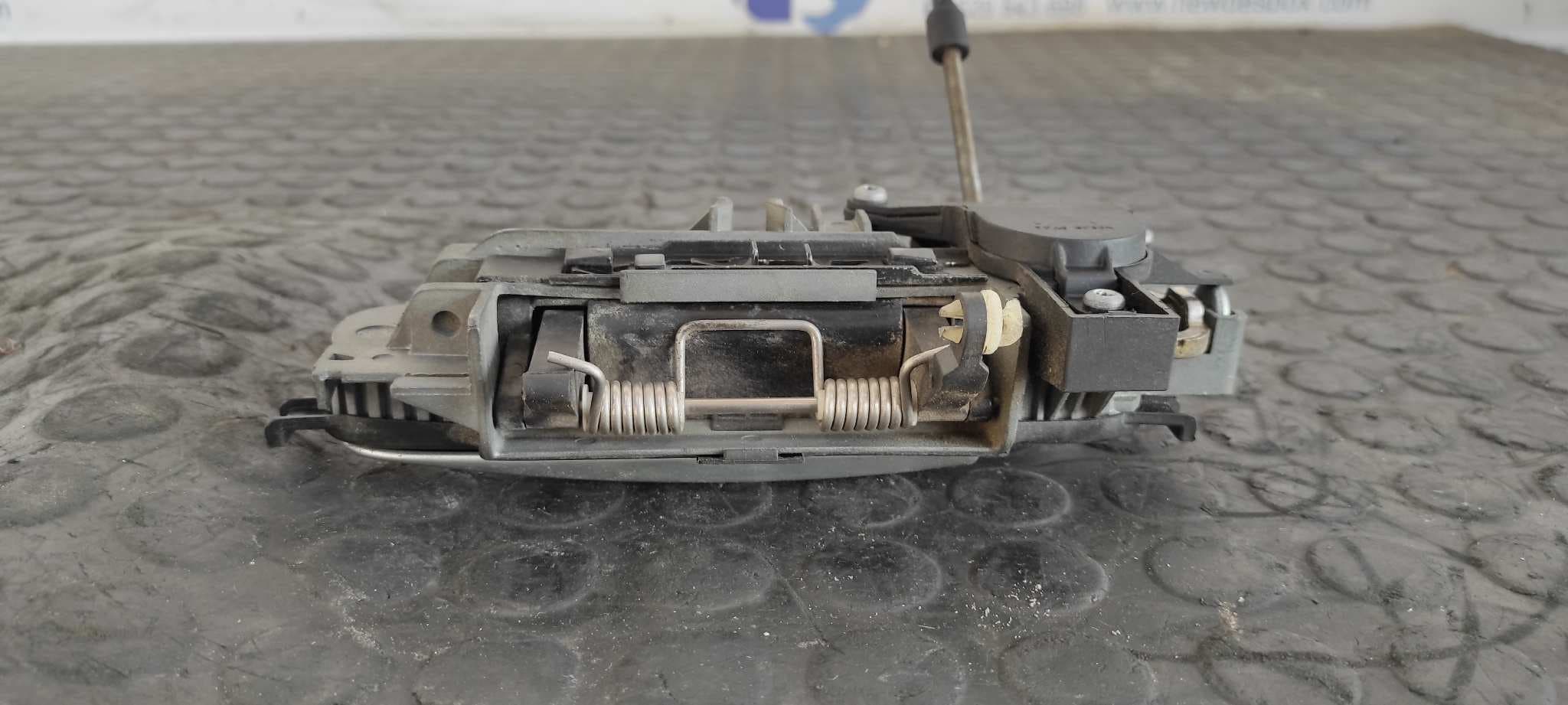Recambio de MANETA DELANTERA IZQUIERDA para AUDI A4 AVANT (8E) 2.0 TDI Quattro (DPF) BRE referencia OEM IAM    - BLANCO 3