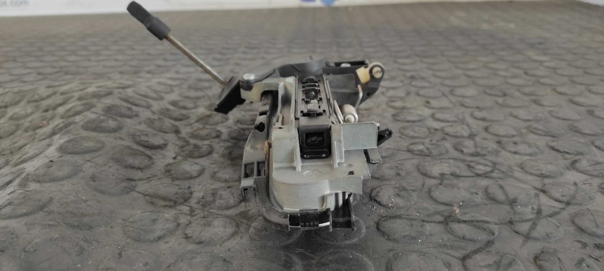 Recambio de MANETA DELANTERA IZQUIERDA para AUDI A4 AVANT (8E) 2.0 TDI Quattro (DPF) BRE referencia OEM IAM    - BLANCO 5