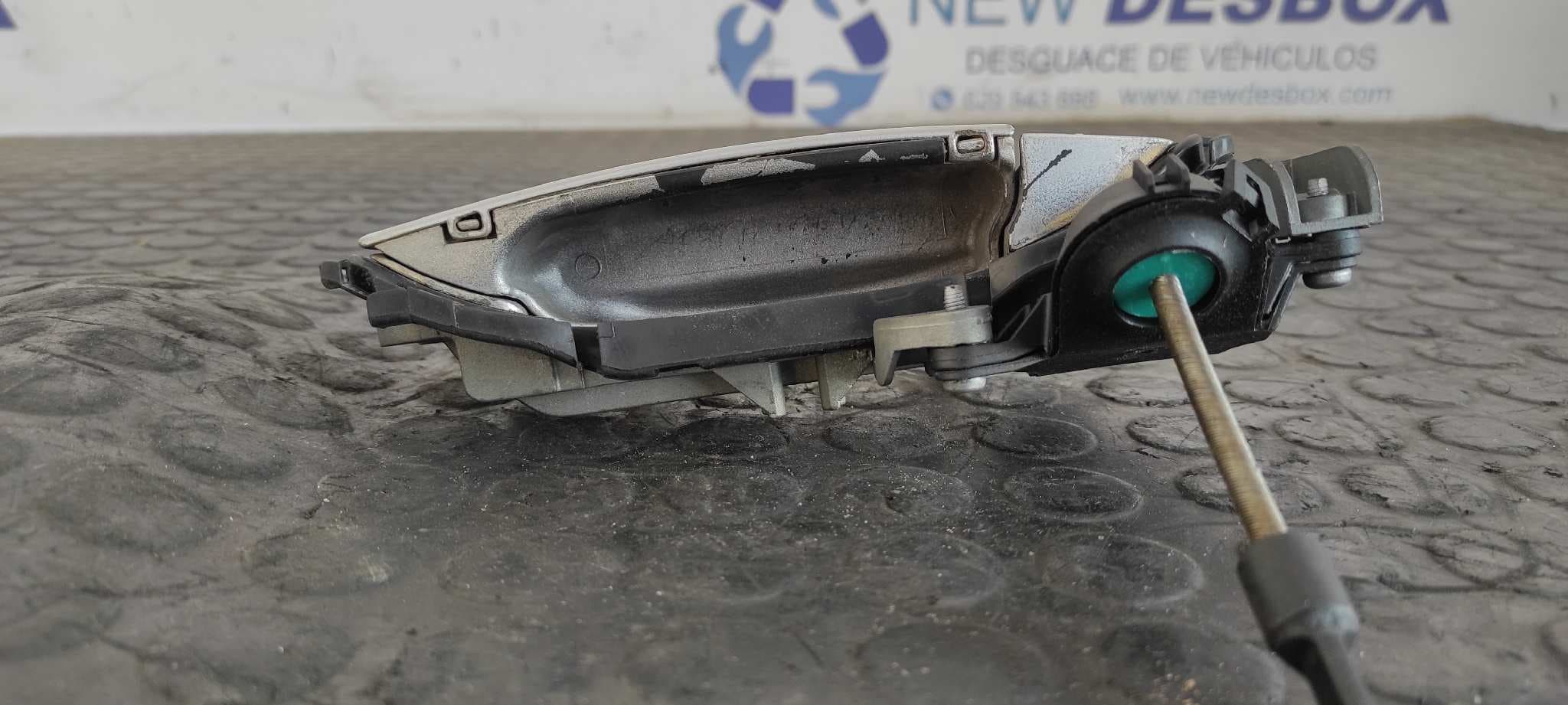 Recambio de MANETA DELANTERA IZQUIERDA para AUDI A4 AVANT (8E) 2.0 TDI Quattro (DPF) BRE referencia OEM IAM    - BLANCO 6