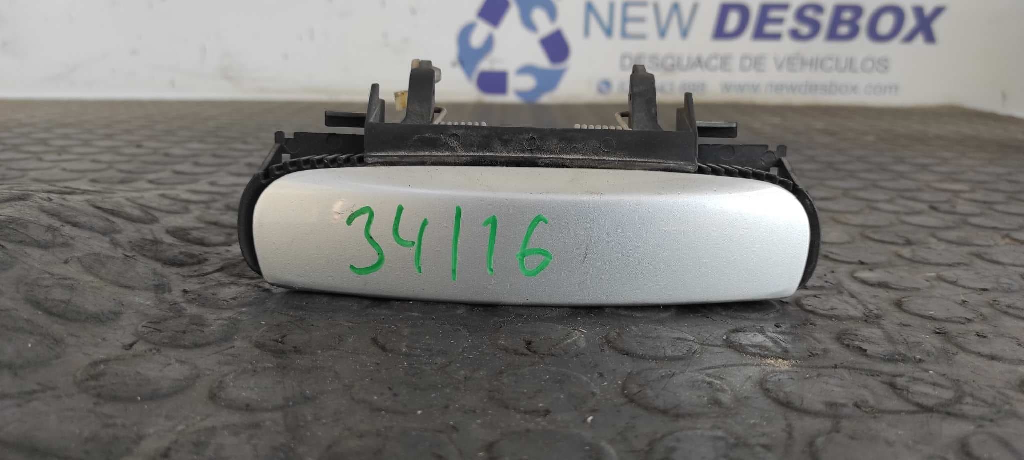 Recambio de MANETA DELANTERA DERECHA para AUDI A4 AVANT (8E) 2.0 TDI Quattro (DPF) BRE referencia OEM IAM 4B0839885   - BLANCO