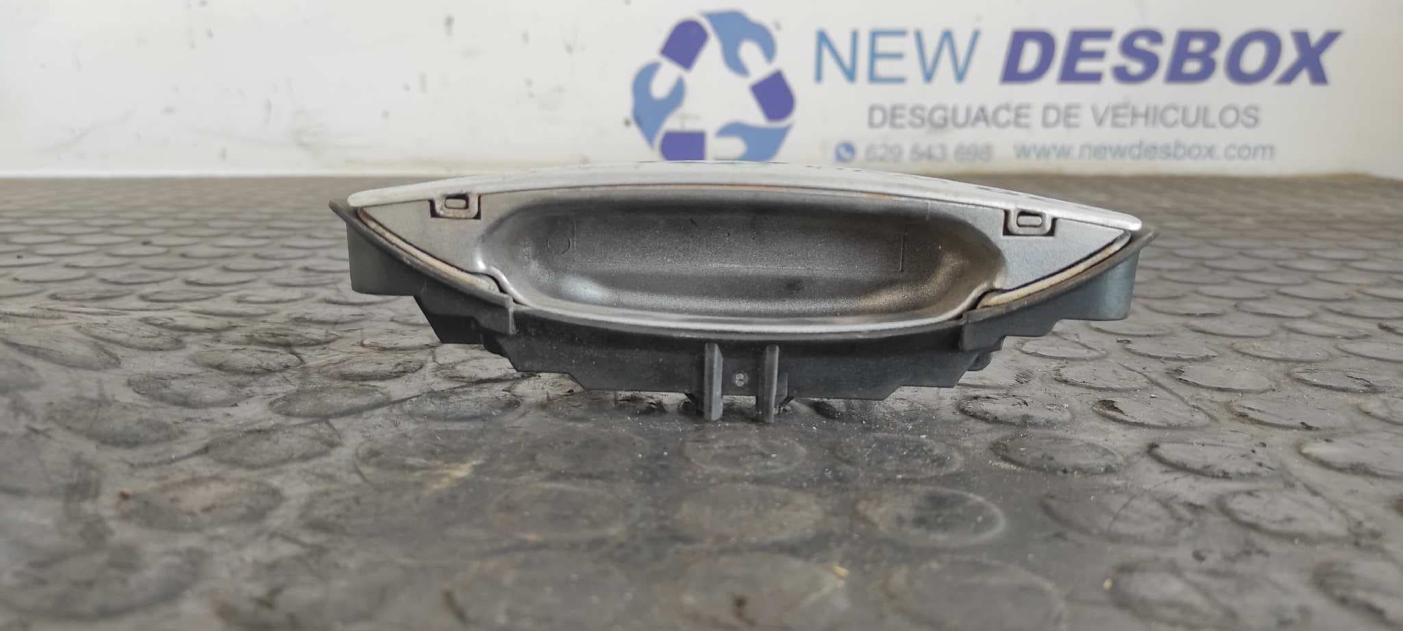 Recambio de MANETA DELANTERA DERECHA para AUDI A4 AVANT (8E) 2.0 TDI Quattro (DPF) BRE referencia OEM IAM 4B0839885   - BLANCO 7