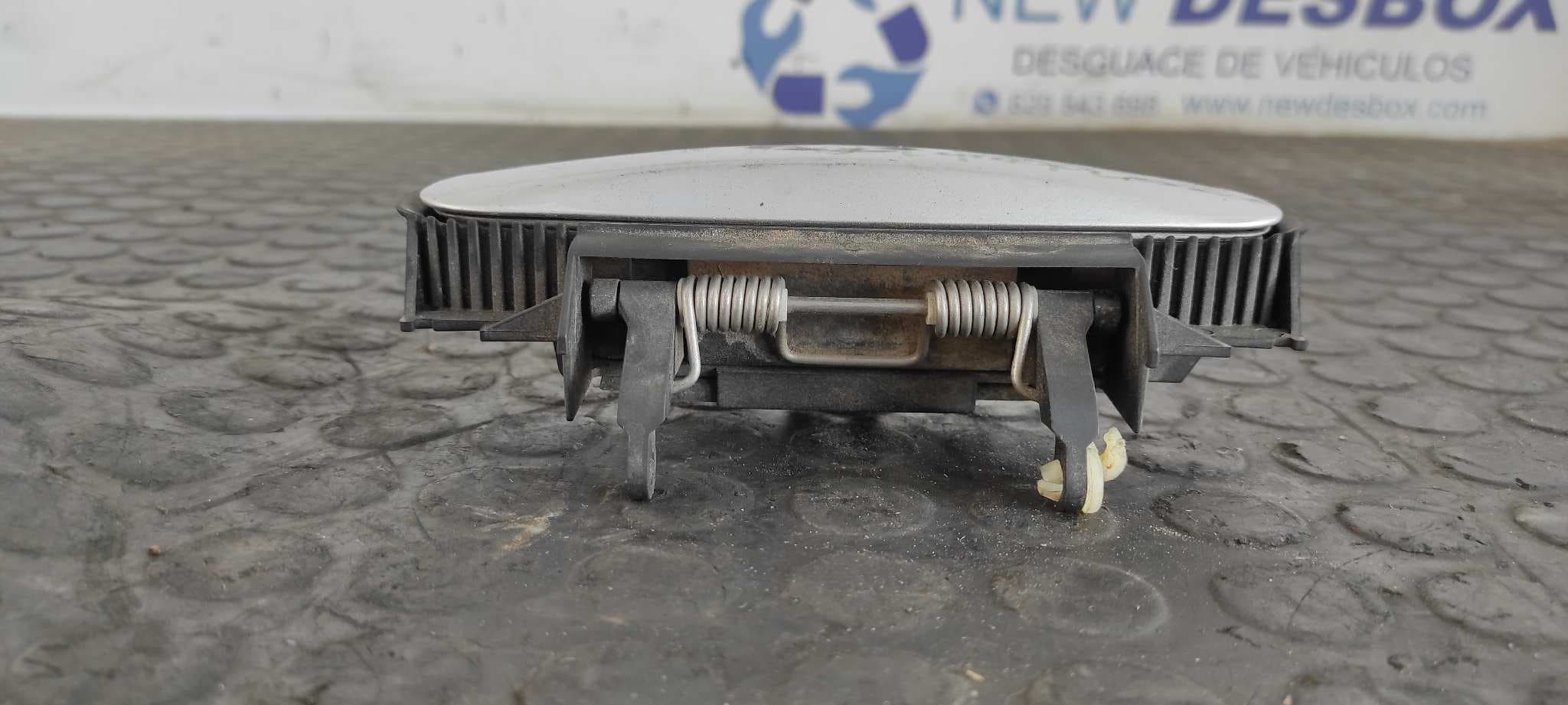 Recambio de MANETA DELANTERA DERECHA para AUDI A4 AVANT (8E) 2.0 TDI Quattro (DPF) BRE referencia OEM IAM 4B0839885   - BLANCO 3