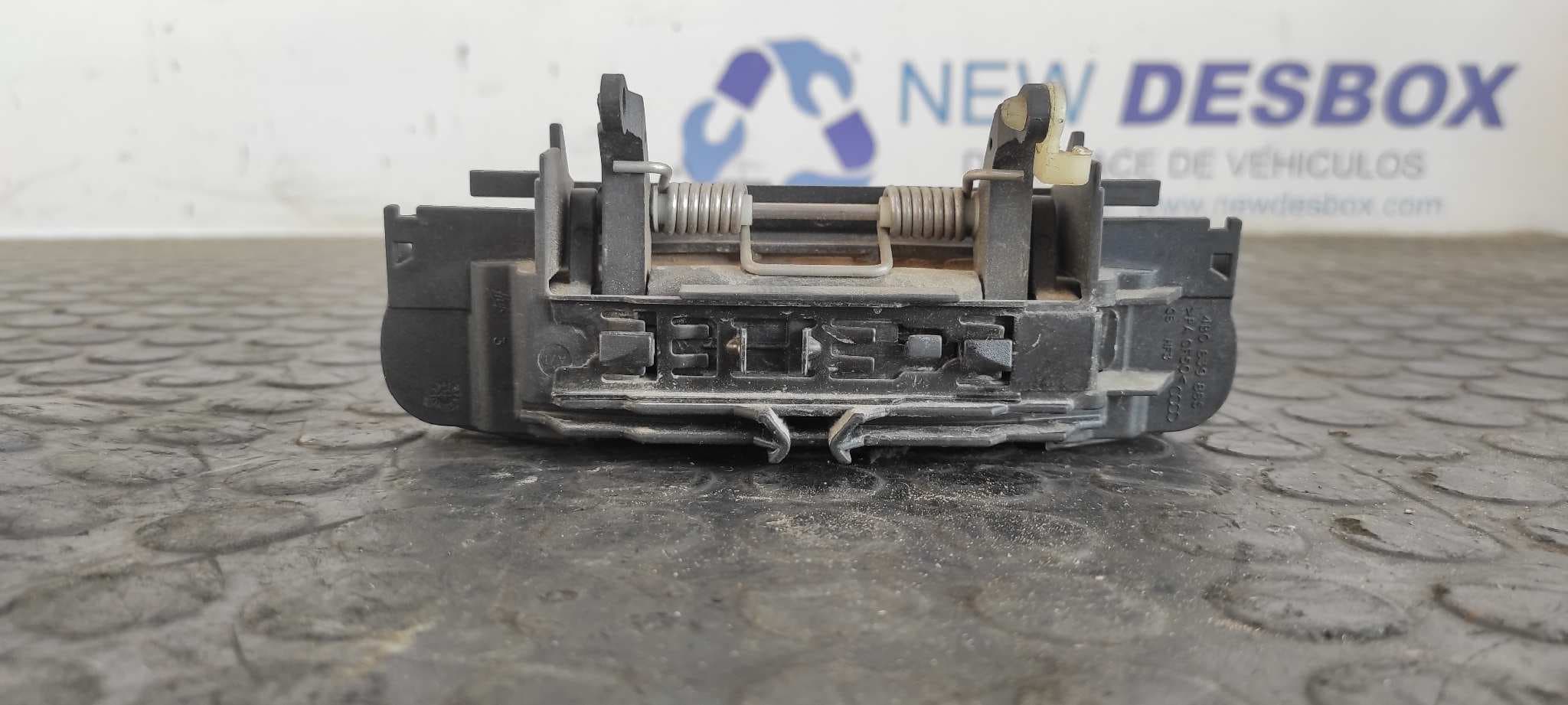 Recambio de MANETA DELANTERA DERECHA para AUDI A4 AVANT (8E) 2.0 TDI Quattro (DPF) BRE referencia OEM IAM 4B0839885   - BLANCO 5
