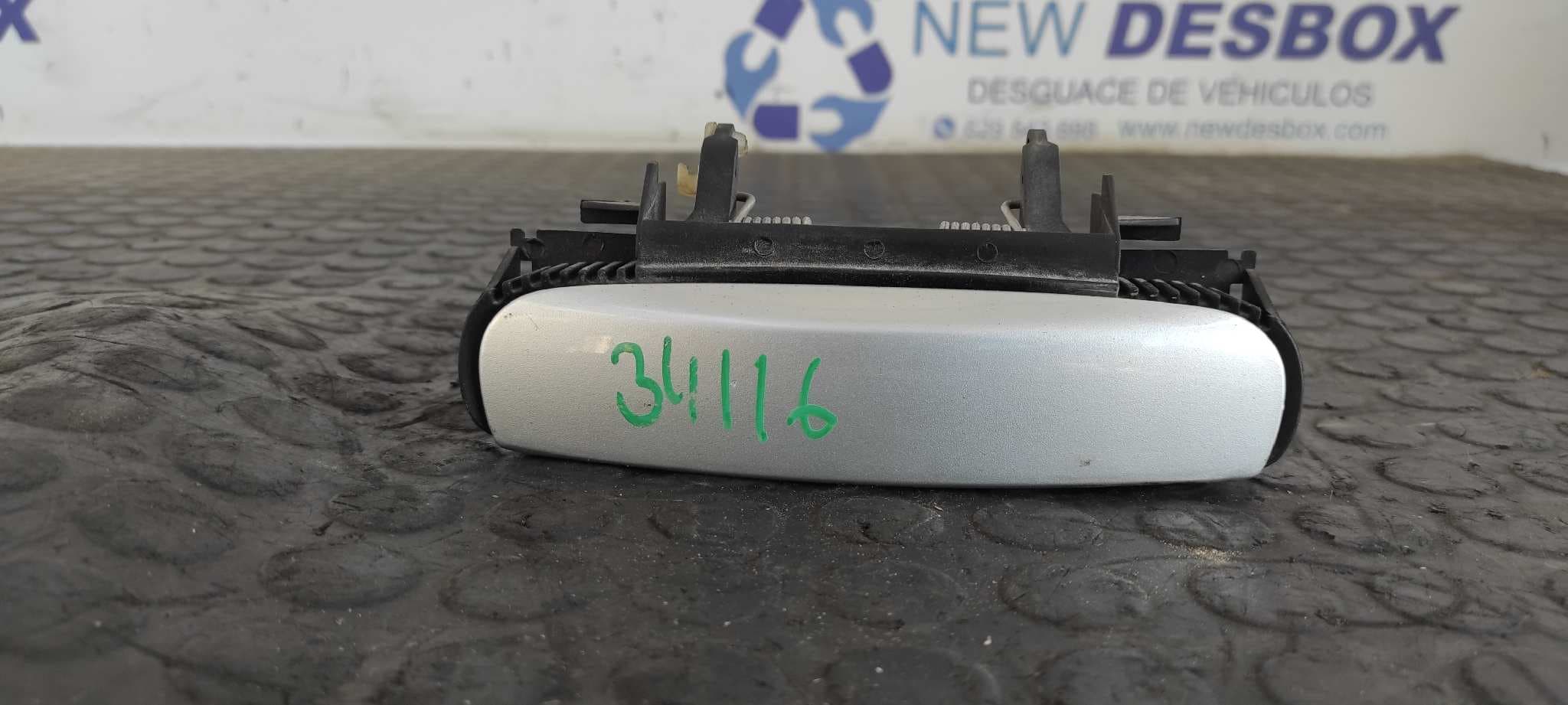 Recambio de MANETA TRASERA DERECHA para AUDI A4 AVANT (8E) 2.0 TDI Quattro (DPF) BRE referencia OEM IAM 4B0839885   - BLANCO