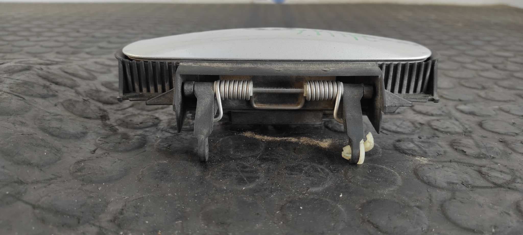 Recambio de MANETA TRASERA DERECHA para AUDI A4 AVANT (8E) 2.0 TDI Quattro (DPF) BRE referencia OEM IAM 4B0839885   - BLANCO 5