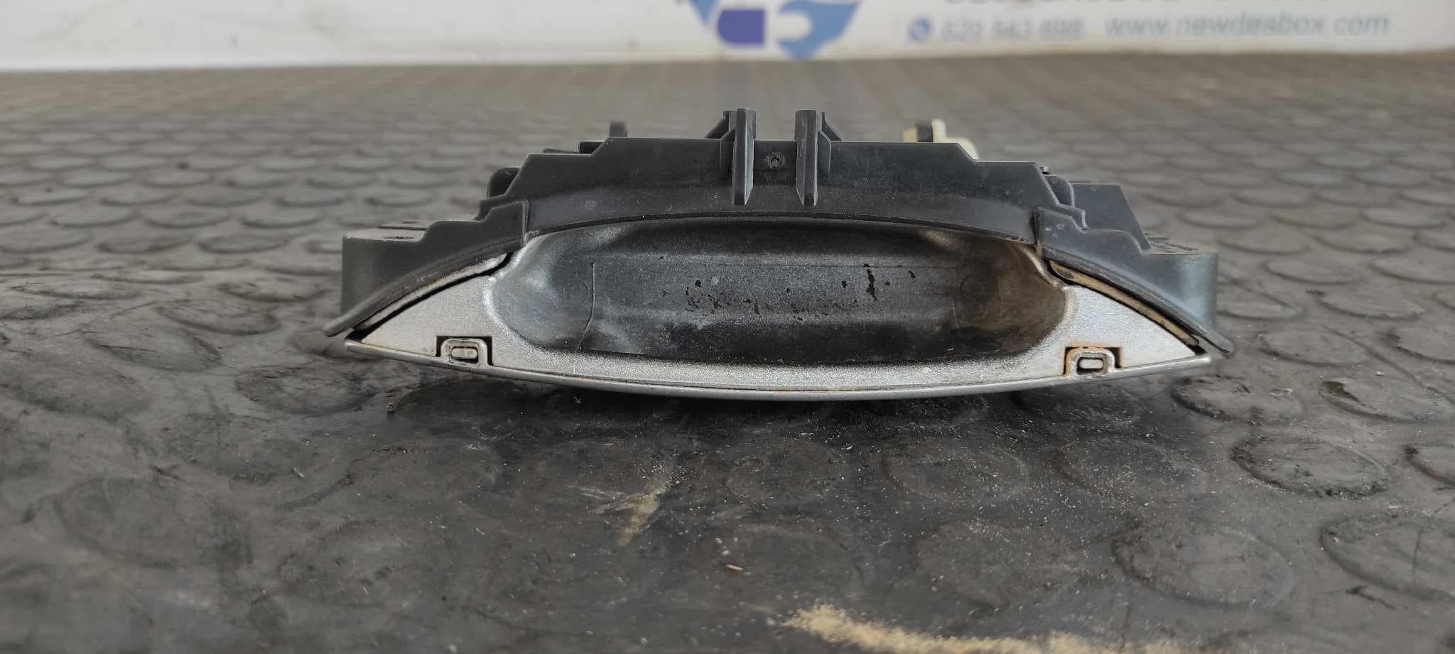 Recambio de MANETA TRASERA DERECHA para AUDI A4 AVANT (8E) 2.0 TDI Quattro (DPF) BRE referencia OEM IAM 4B0839885   - BLANCO 2