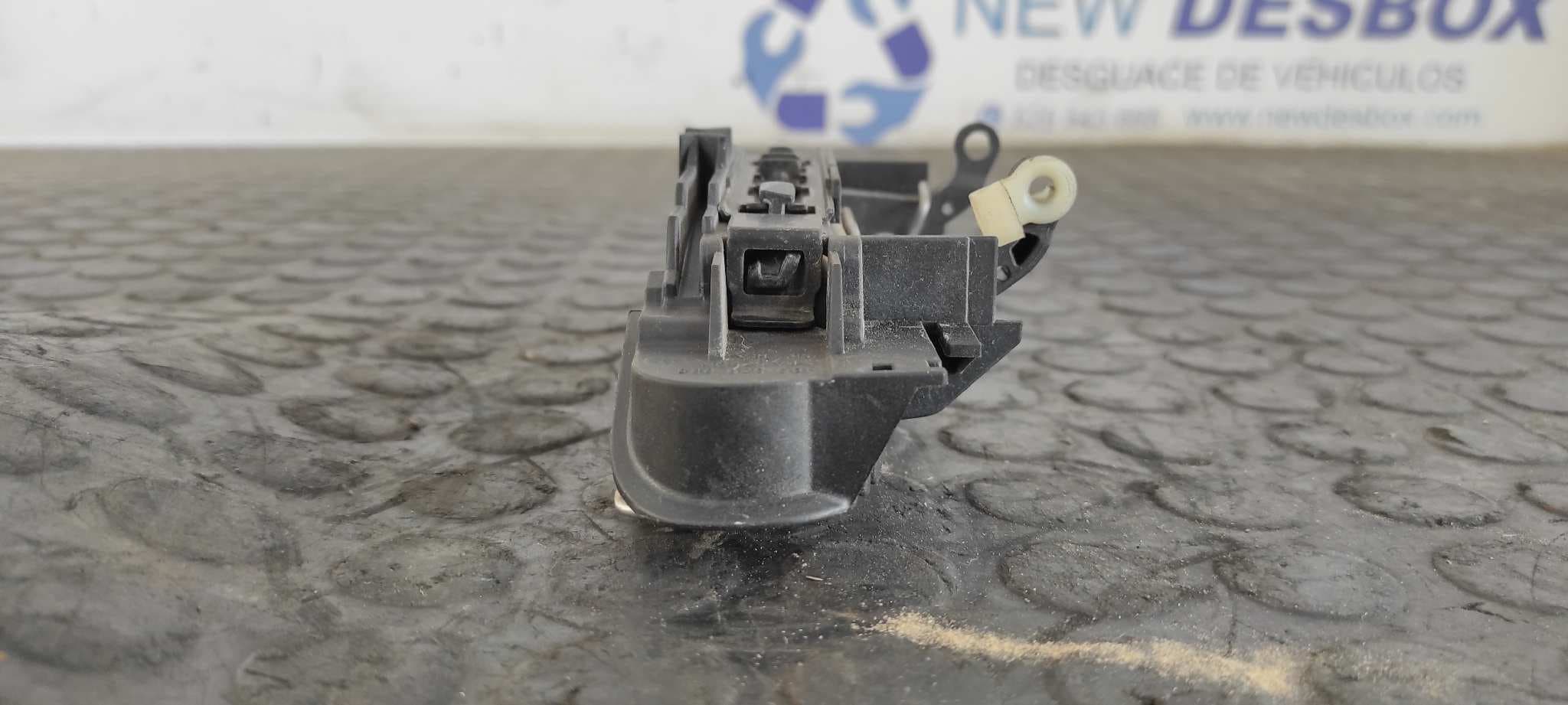 Recambio de MANETA TRASERA DERECHA para AUDI A4 AVANT (8E) 2.0 TDI Quattro (DPF) BRE referencia OEM IAM 4B0839885   - BLANCO 6