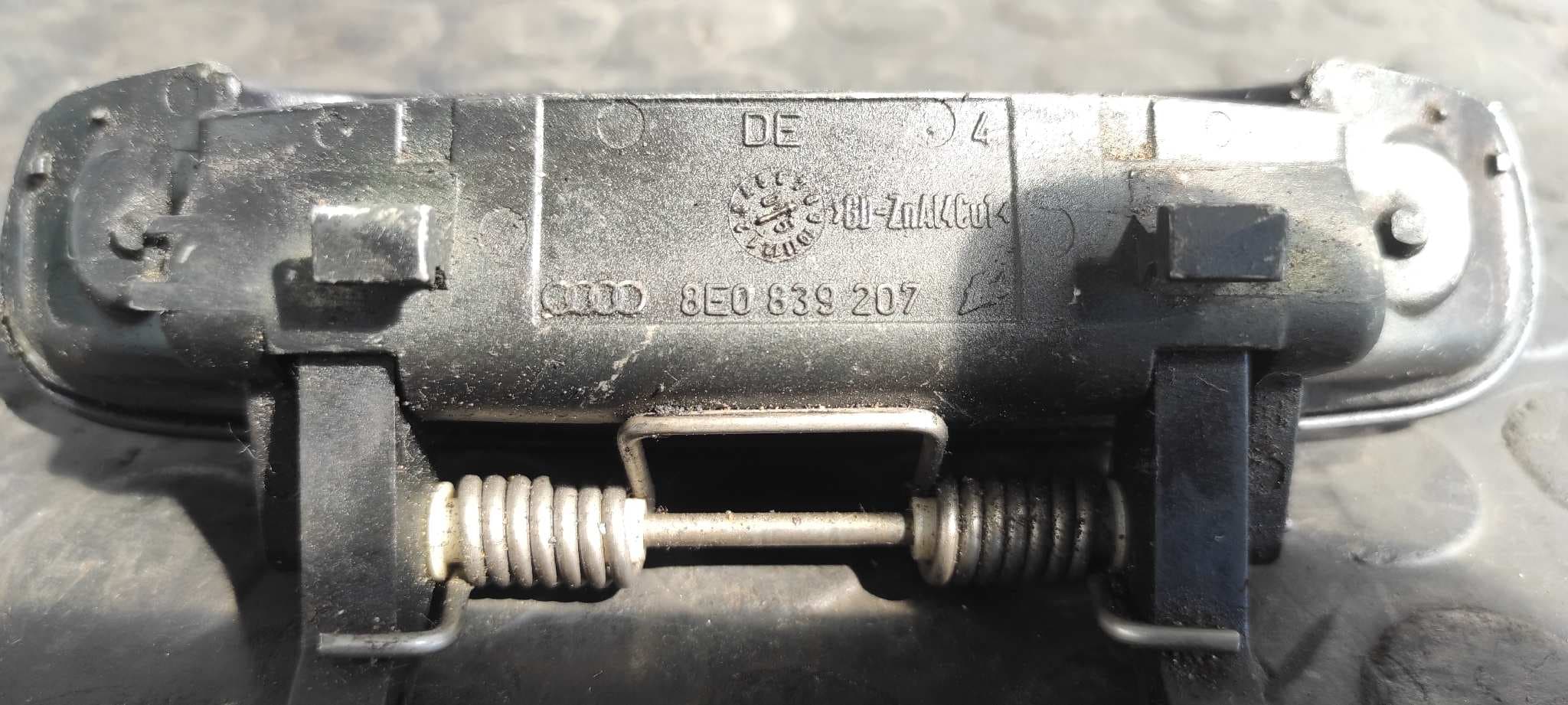 Recambio de MANETA  TRASERA IZQUIERDA para AUDI A3 SPORTBACK (8P) 2.0 TDI BKD referencia OEM IAM 8E0839207   - BLANCO 3