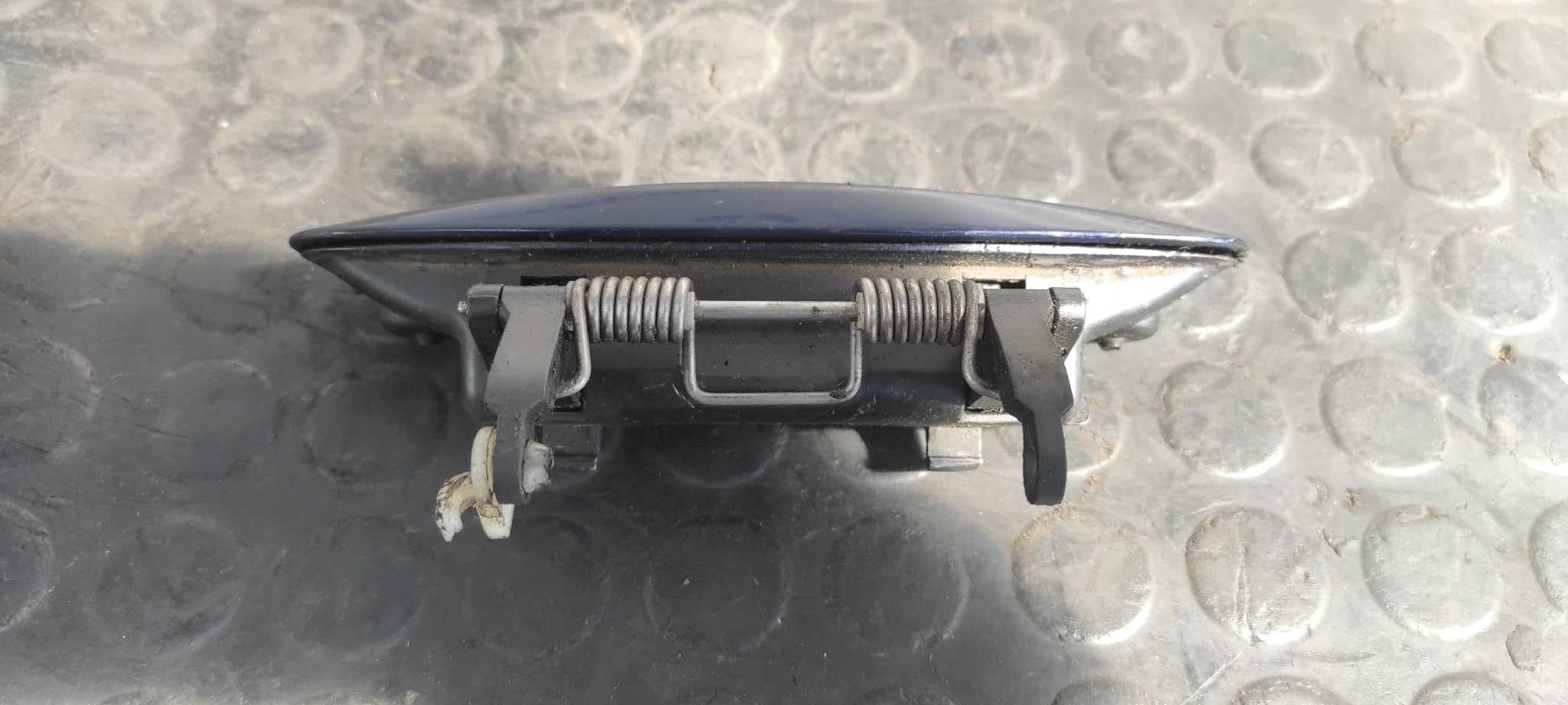 Recambio de MANETA  TRASERA IZQUIERDA para AUDI A3 SPORTBACK (8P) 2.0 TDI BKD referencia OEM IAM 8E0839207   - BLANCO 2