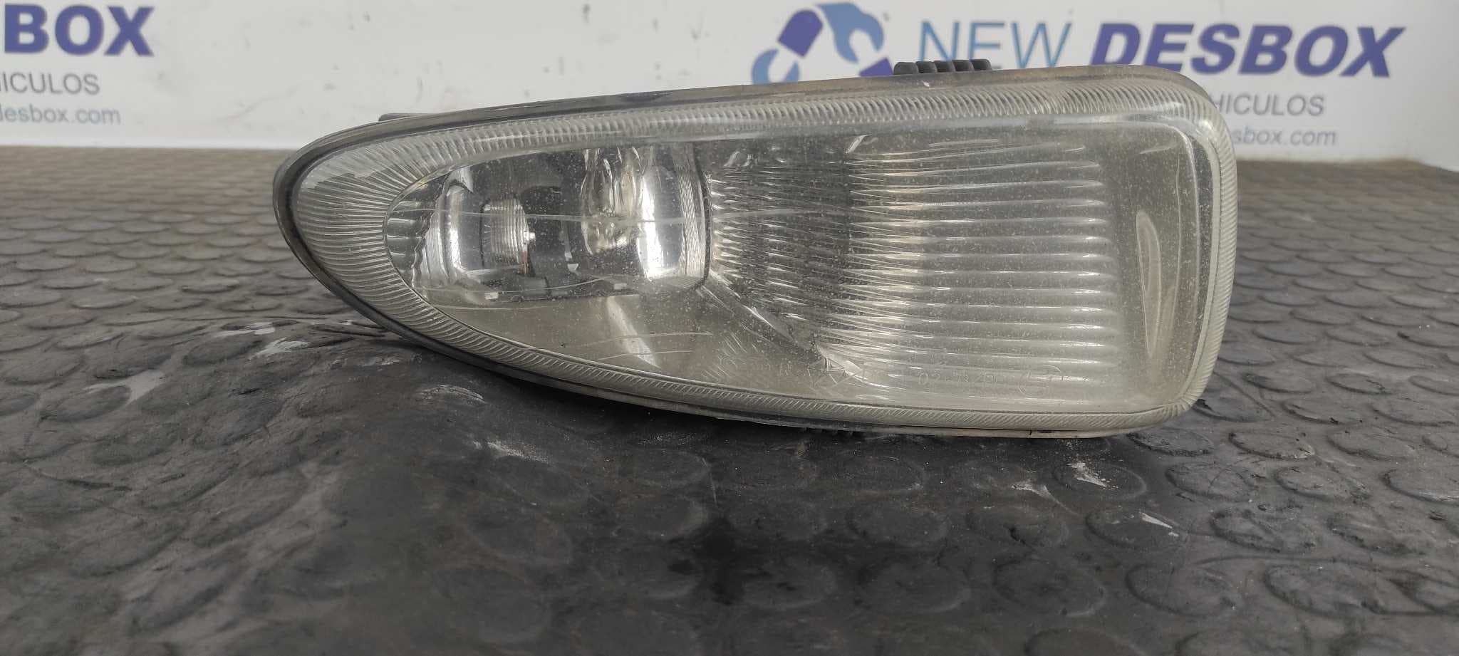Recambio de FARO ANTINIEBLA DERECHO para CHRYSLER VOYAGER (RG) 2.5 CRD CAT VM07C referencia OEM IAM 04857238AB   - AZUL