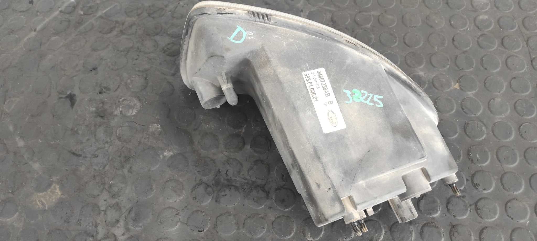 Recambio de FARO ANTINIEBLA DERECHO para CHRYSLER VOYAGER (RG) 2.5 CRD CAT VM07C referencia OEM IAM 04857238AB   - AZUL 3