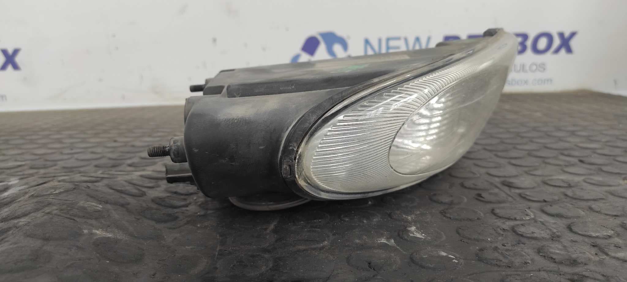 Recambio de FARO ANTINIEBLA DERECHO para CHRYSLER VOYAGER (RG) 2.5 CRD CAT VM07C referencia OEM IAM 04857238AB   - AZUL 4