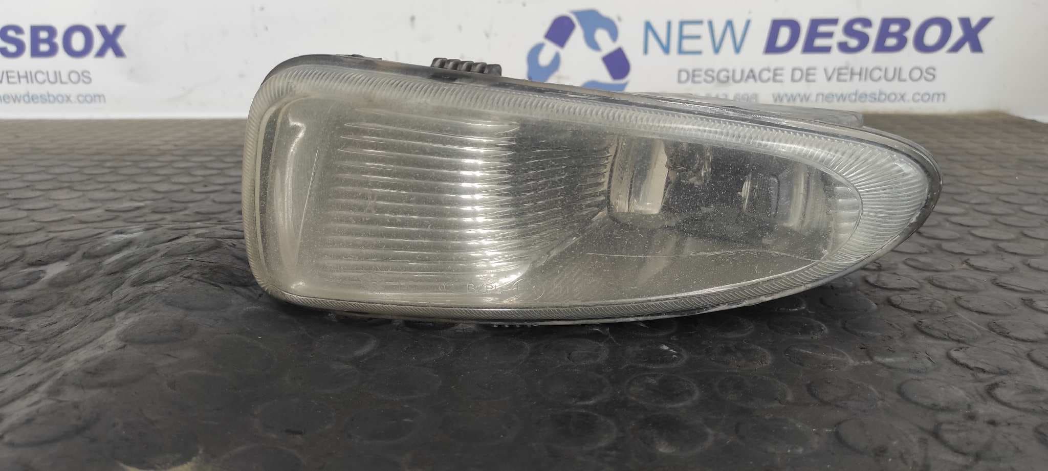 Recambio de FARO ANTINIEBLA IZQUIERDO para CHRYSLER VOYAGER (RG) 2.5 CRD CAT VM07C referencia OEM IAM 04857239AB   - AZUL