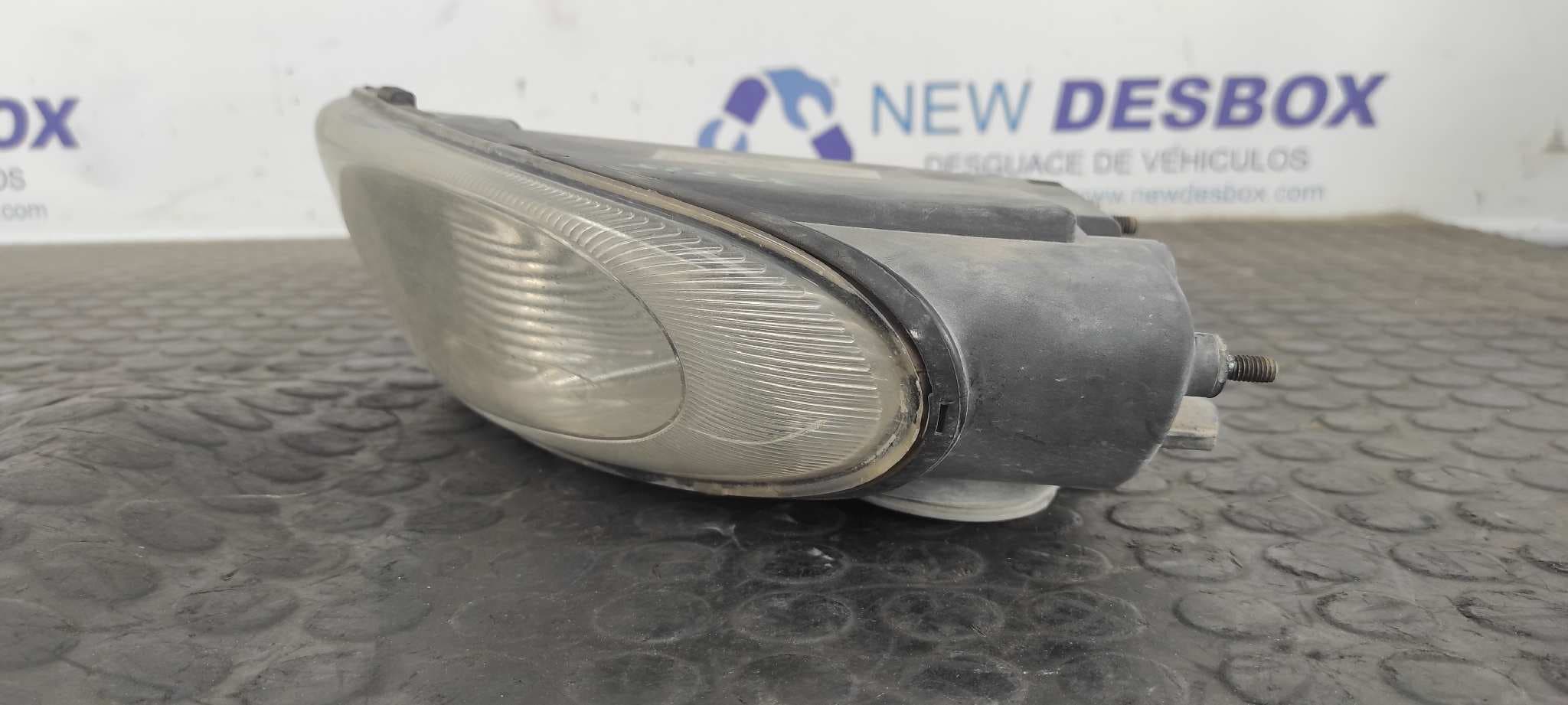 Recambio de FARO ANTINIEBLA IZQUIERDO para CHRYSLER VOYAGER (RG) 2.5 CRD CAT VM07C referencia OEM IAM 04857239AB   - AZUL 2