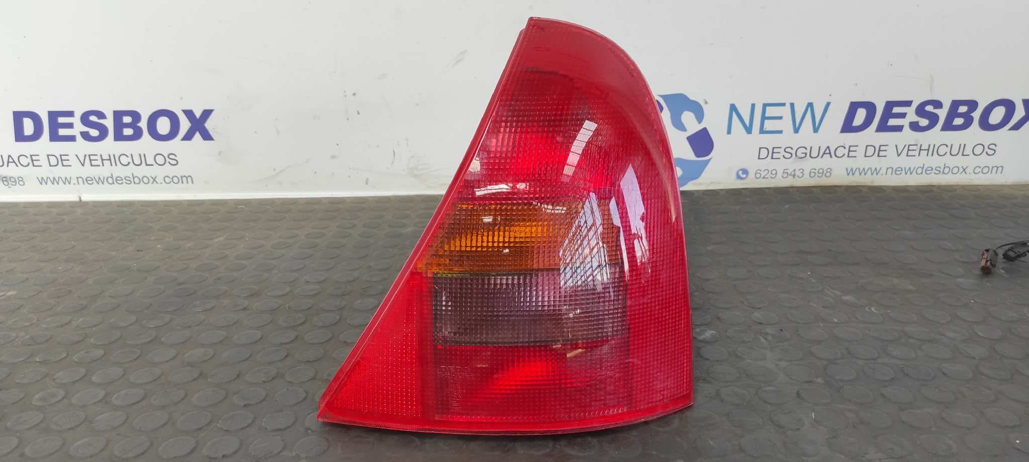 Recambio de PILOTO TRASERO DERECHO para RENAULT CLIO II FASE I (B/CBO) 1.9 D F9Q H7 referencia OEM IAM 085511929RR   - BLANCO