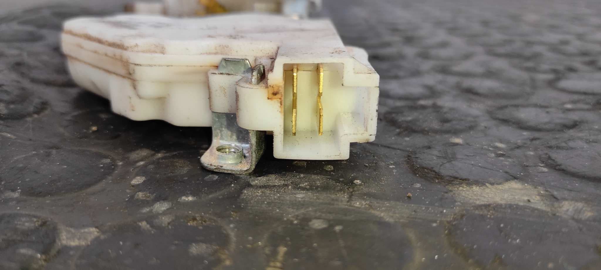 Recambio de CERRADURA PUERTA DELANTERA IZQUIERDA para NISSAN VANETTE CARGO (HC23) Familiar (5 asientos) LD23 referencia OEM IAM 8055361U06   - BLANCO 4