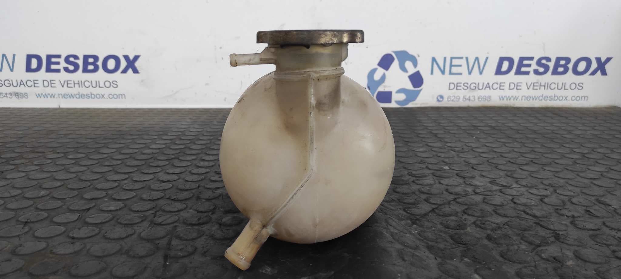 Recambio de DEPOSITO EXPANSION para NISSAN VANETTE CARGO (HC23) Familiar (5 asientos) LD23 referencia OEM IAM 217119C001   - BLANCO 5