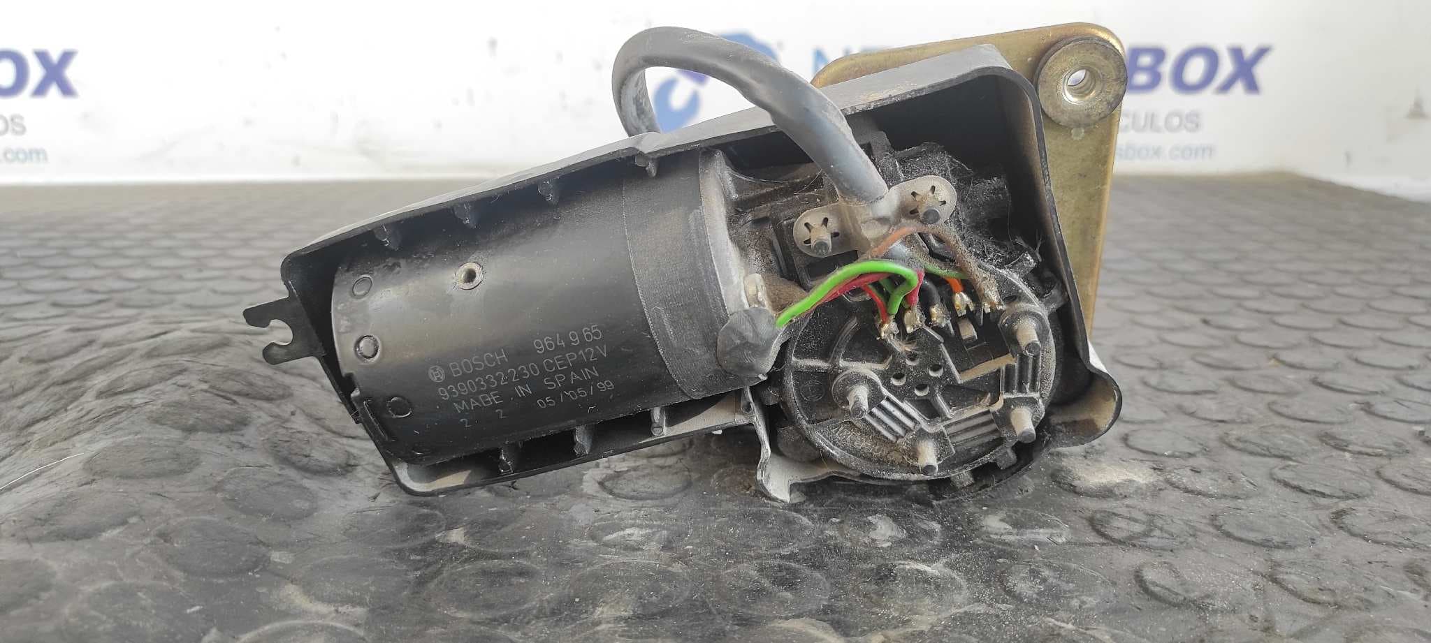 Recambio de MOTOR LIMPIA DELANTERO para NISSAN VANETTE CARGO (HC23) Familiar (5 asientos) LD23 referencia OEM IAM 9390332230   - BLANCO