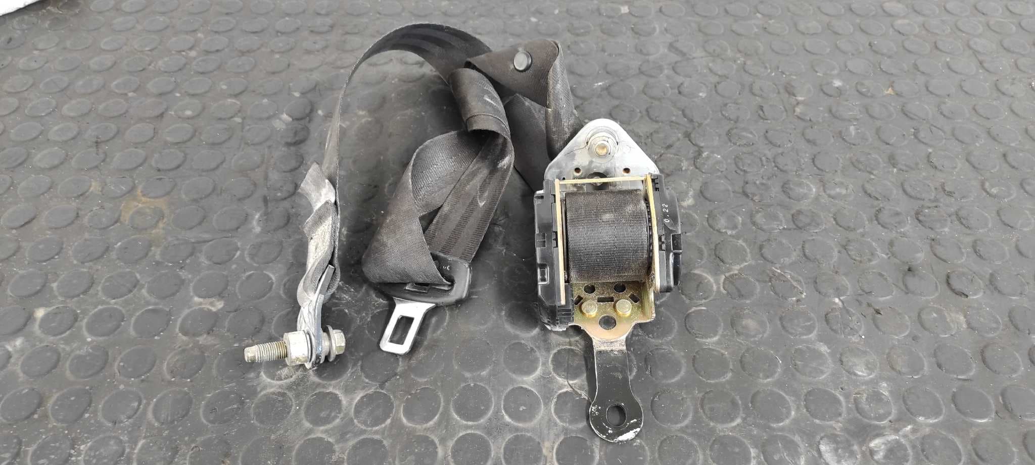 Recambio de CINTURON DELANTERO DERECHO para NISSAN VANETTE CARGO (HC23) Familiar (5 asientos) LD23 referencia OEM IAM 868447C902   - BLANCO