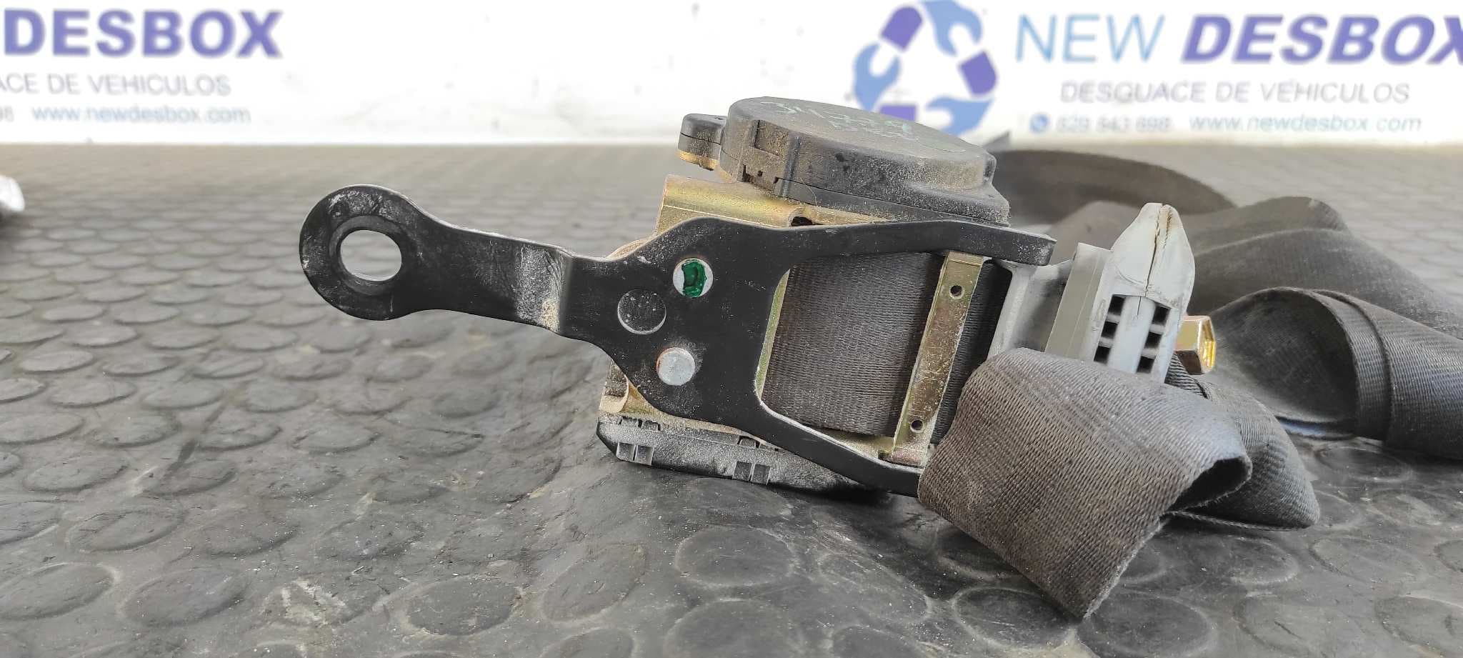 Recambio de CINTURON DELANTERO DERECHO para NISSAN VANETTE CARGO (HC23) Familiar (5 asientos) LD23 referencia OEM IAM 868447C902   - BLANCO 2