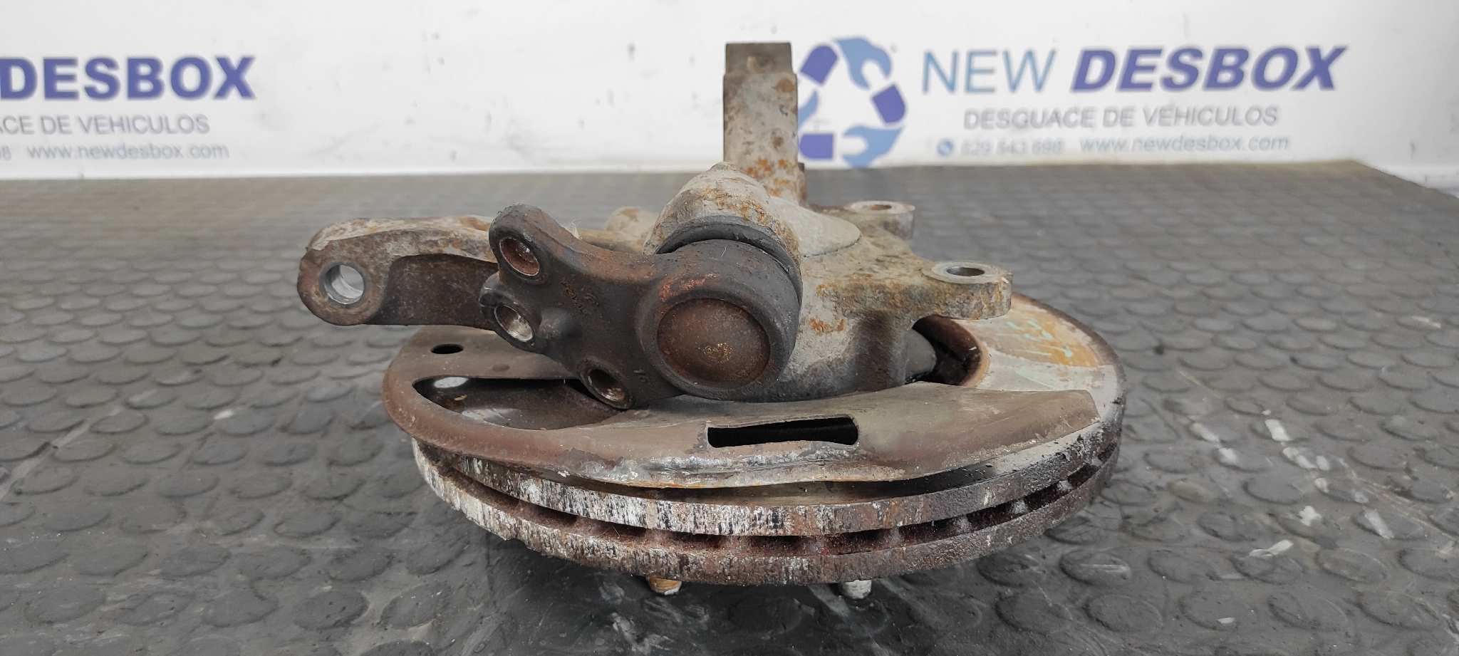 Recambio de MANGUETA DELANTERA DERECHA para NISSAN VANETTE CARGO (HC23) Familiar (5 asientos) LD23 referencia OEM IAM 400149C541   - BLANCO 2