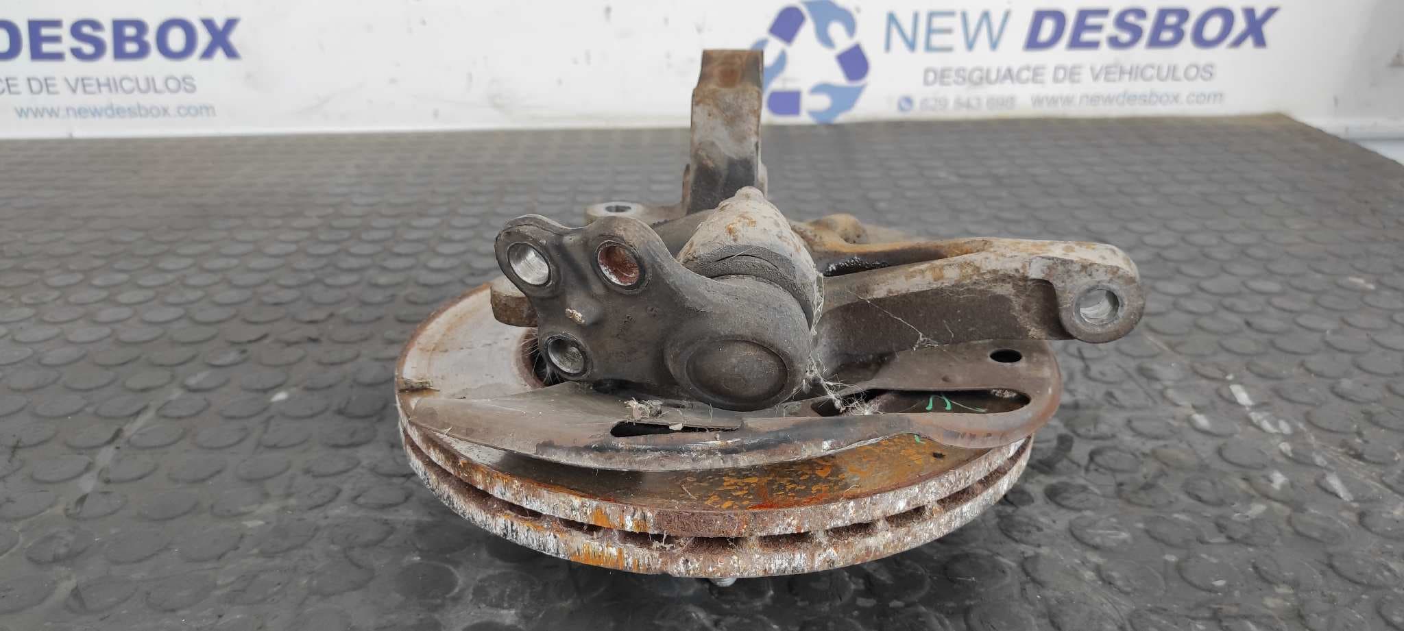 Recambio de MANGUETA DELANTERA IZQUIERDA para NISSAN VANETTE CARGO (HC23) Familiar (5 asientos) LD23 referencia OEM IAM 400159C541   - BLANCO 2