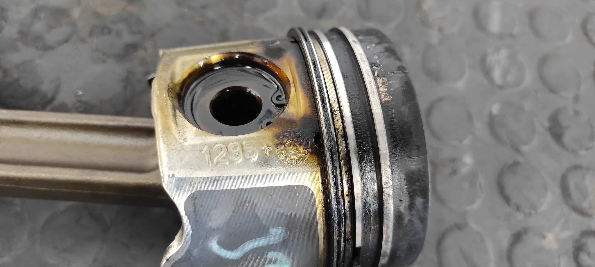 Recambio de PISTON para RENAULT MEGANE II BERLINA 3P Confort Authentique F9Q D8 referencia OEM IAM KSSMP / 1295+   - BLANCO 4