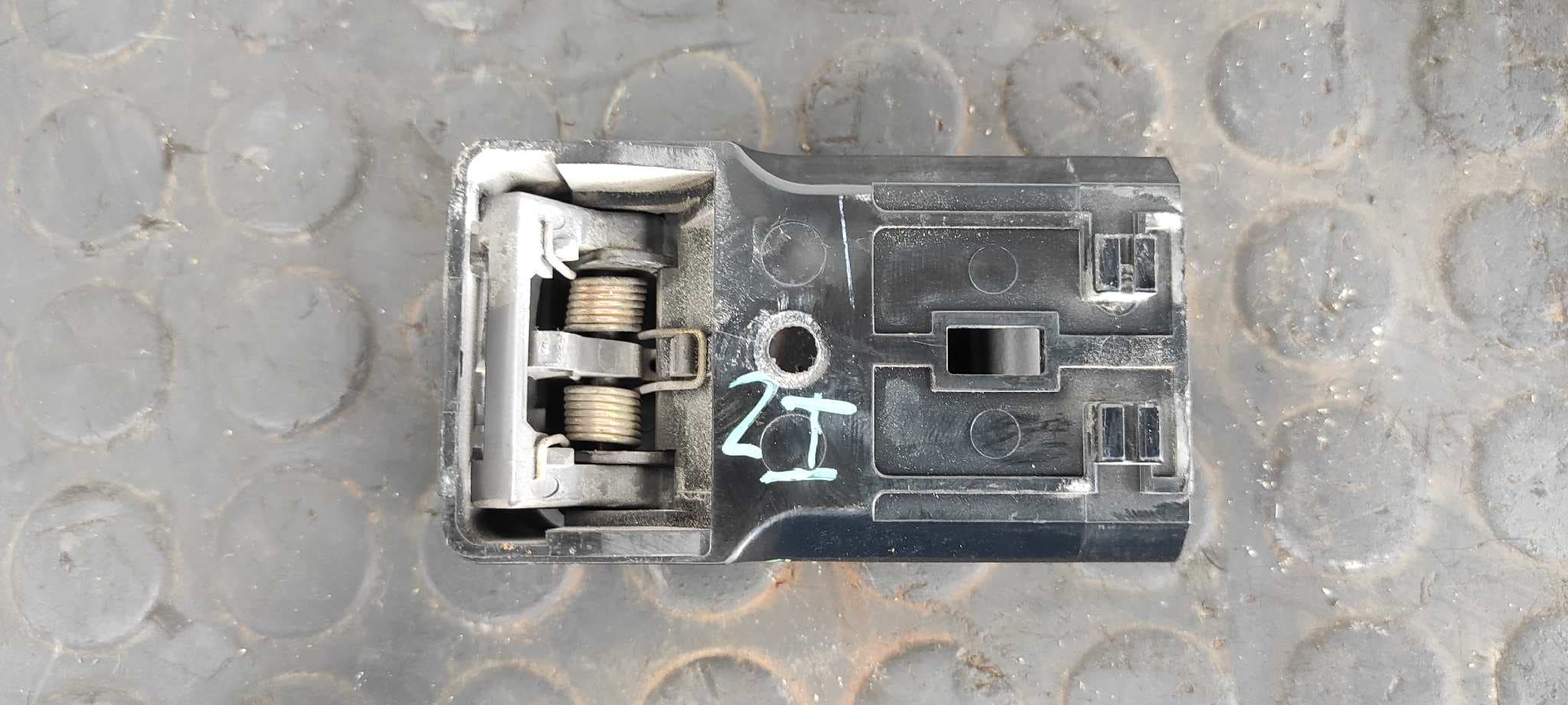 Recambio de MANETA INTERIOR DELANTERA IZQUIERDA para NISSAN VANETTE CARGO (HC23) Familiar (5 asientos) LD23 referencia OEM IAM    - BLANCO 5
