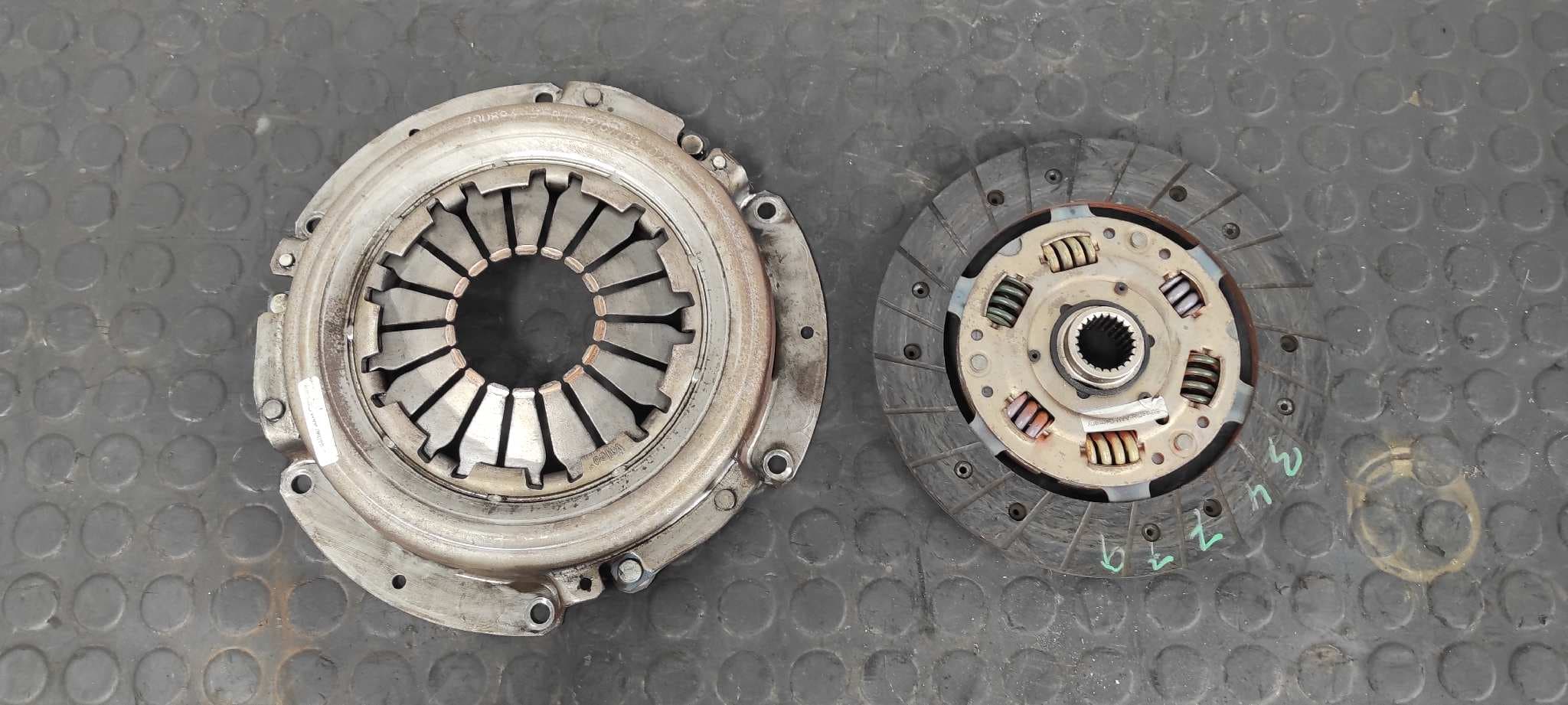 Recambio de KIT EMBRAGUE para NISSAN VANETTE CARGO (HC23) Familiar (5 asientos) LD23 referencia OEM IAM 700894   - BLANCO