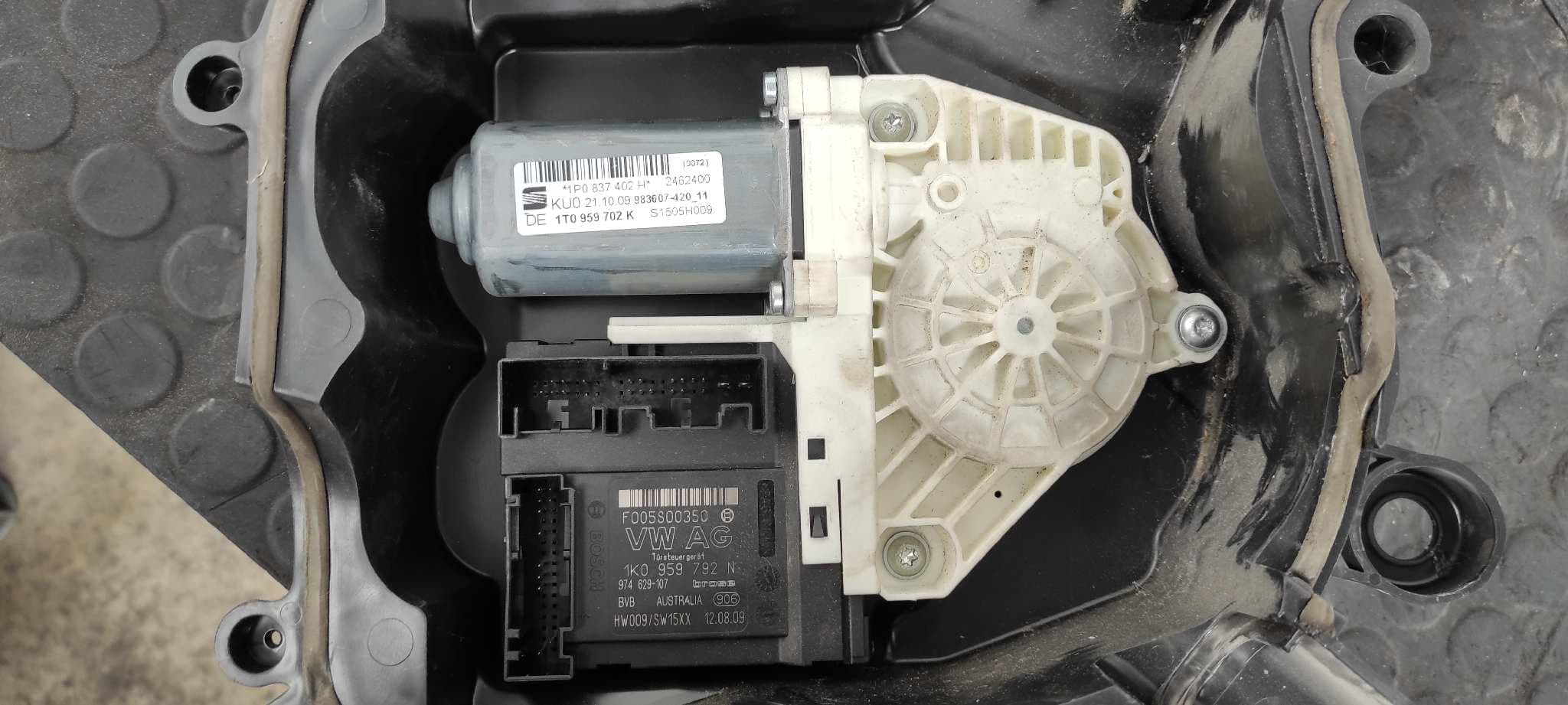 Recambio de ELEVALUNAS DELANTERO DERECHO para SEAT LEON (1P1) BXF referencia OEM IAM 1P0837402H   - BLANCO 11