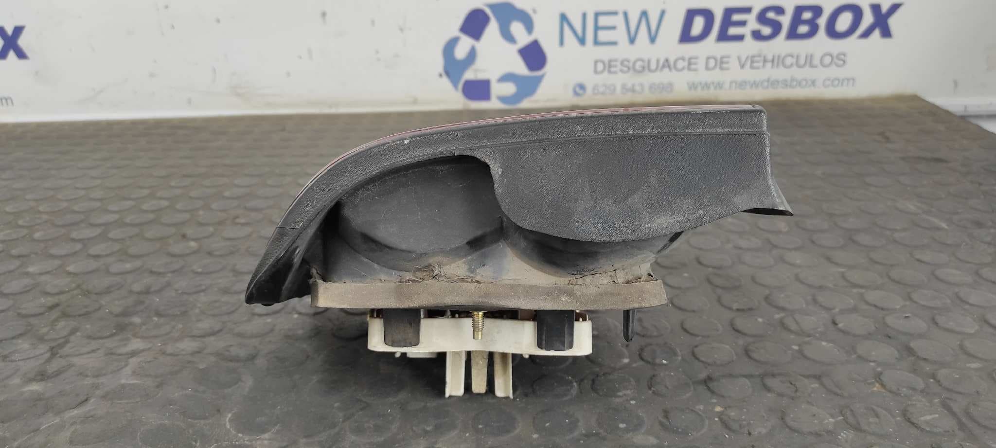 Recambio de PILOTO TRASERO DERECHO para RENAULT 21 BERLINA (B/L48) GTX J7R750 referencia OEM IAM 7700792975   - BLANCO 7