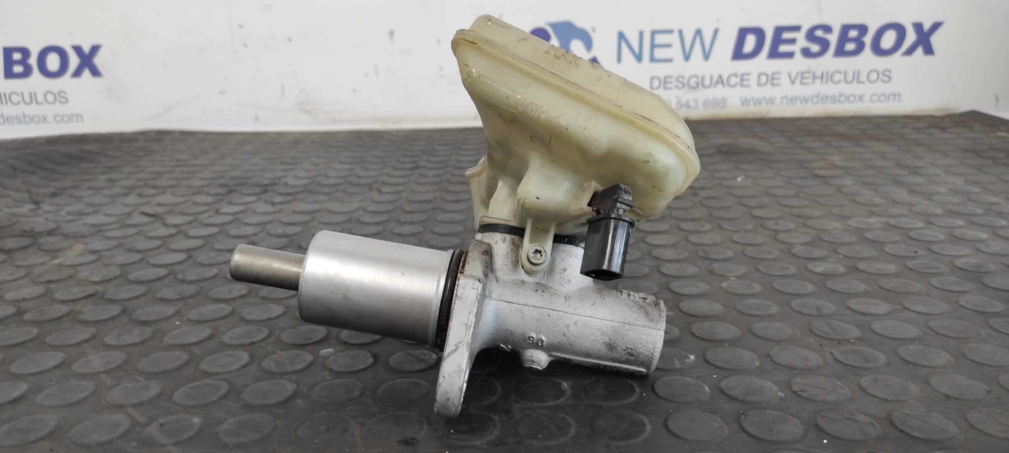 Recambio de BOMBA FRENO para AUDI A4 AVANT (8E) 2.0 TDI Quattro (DPF) BRE referencia OEM IAM 8E0611301G   - BLANCO 3