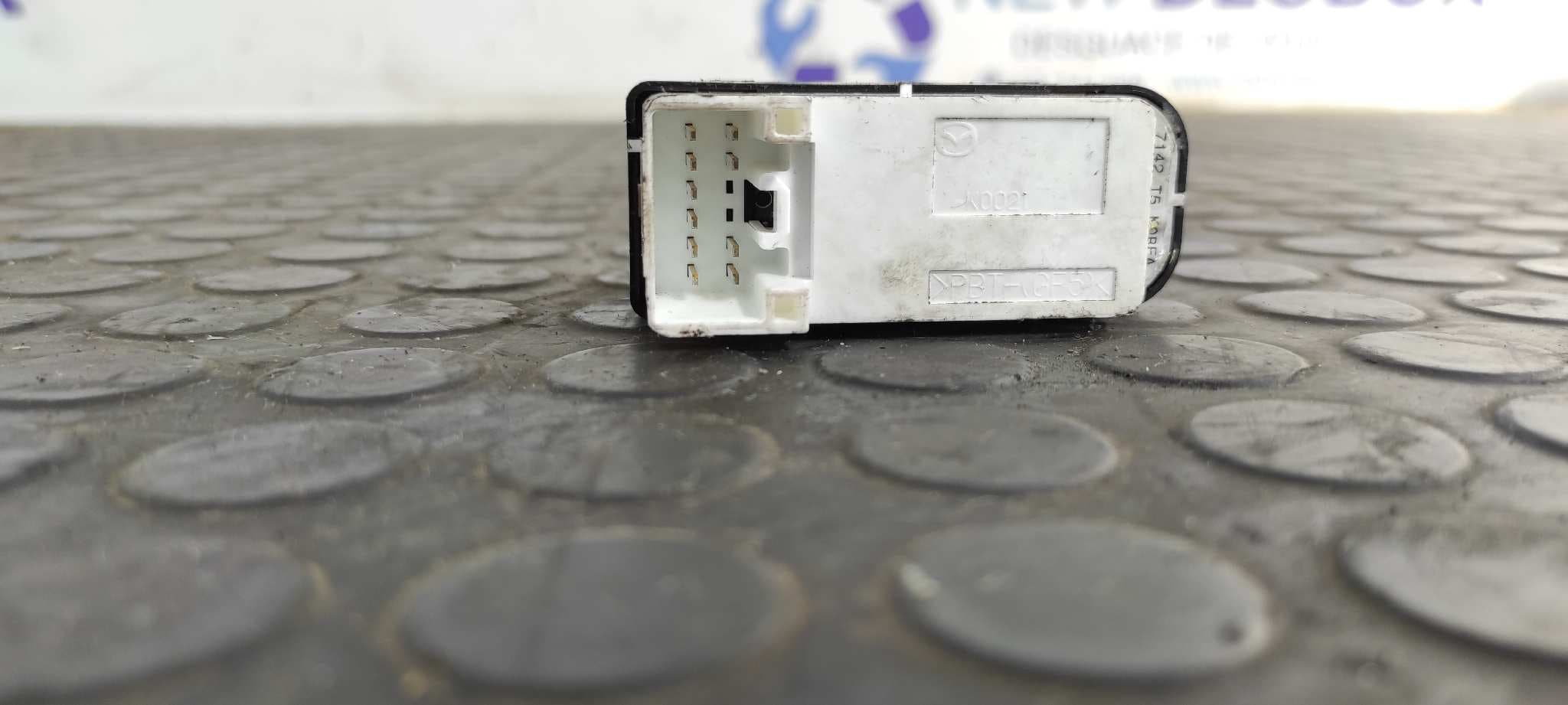 Recambio de MANDO ELEVALUNAS TRASERO IZQUIERDO para MAZDA 5 BERL. (CR) 1.8 Active L823 referencia OEM IAM CC5166380A   - GRIS 2