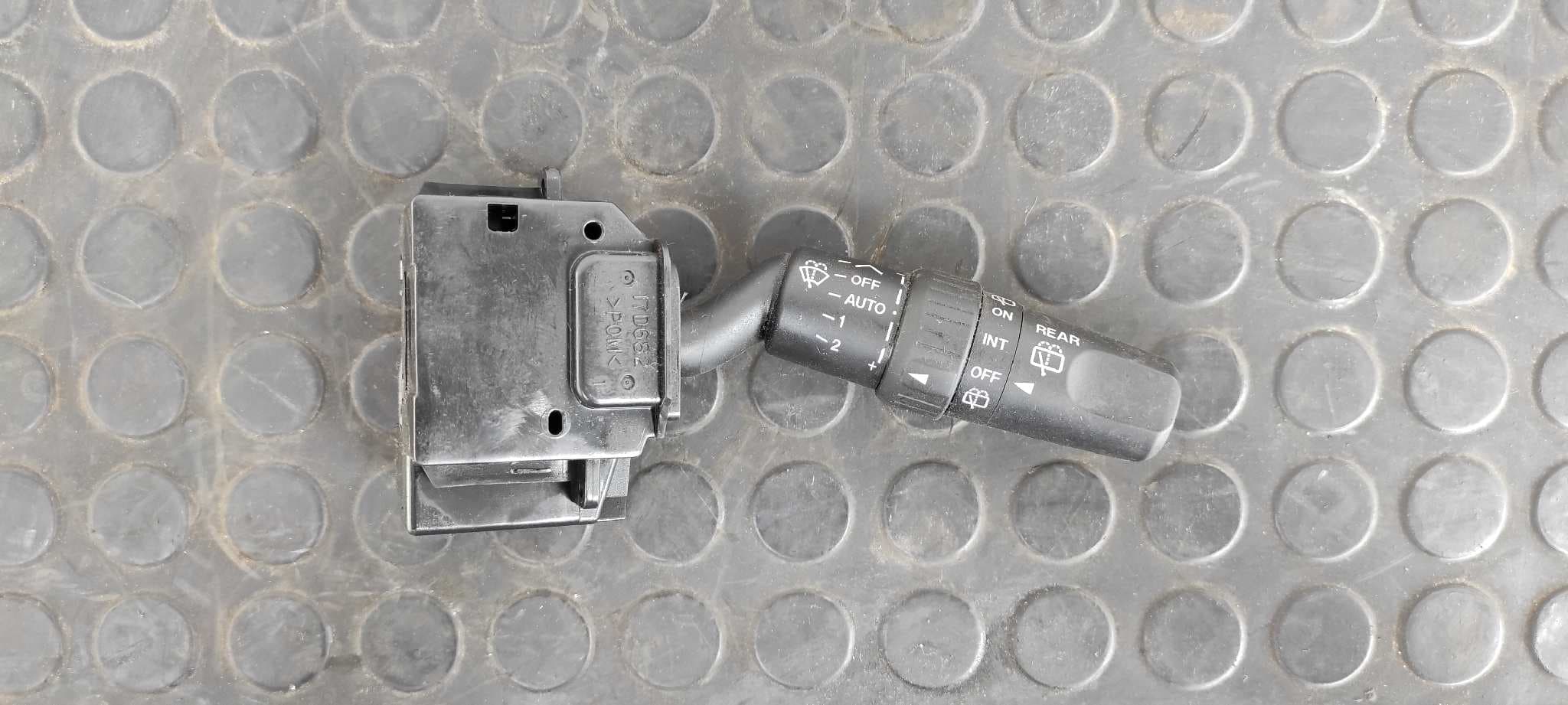 Recambio de MANDO LIMPIA para MAZDA 5 BERL. (CR) 1.8 Active L823 referencia OEM IAM 17D682 - GRIS
