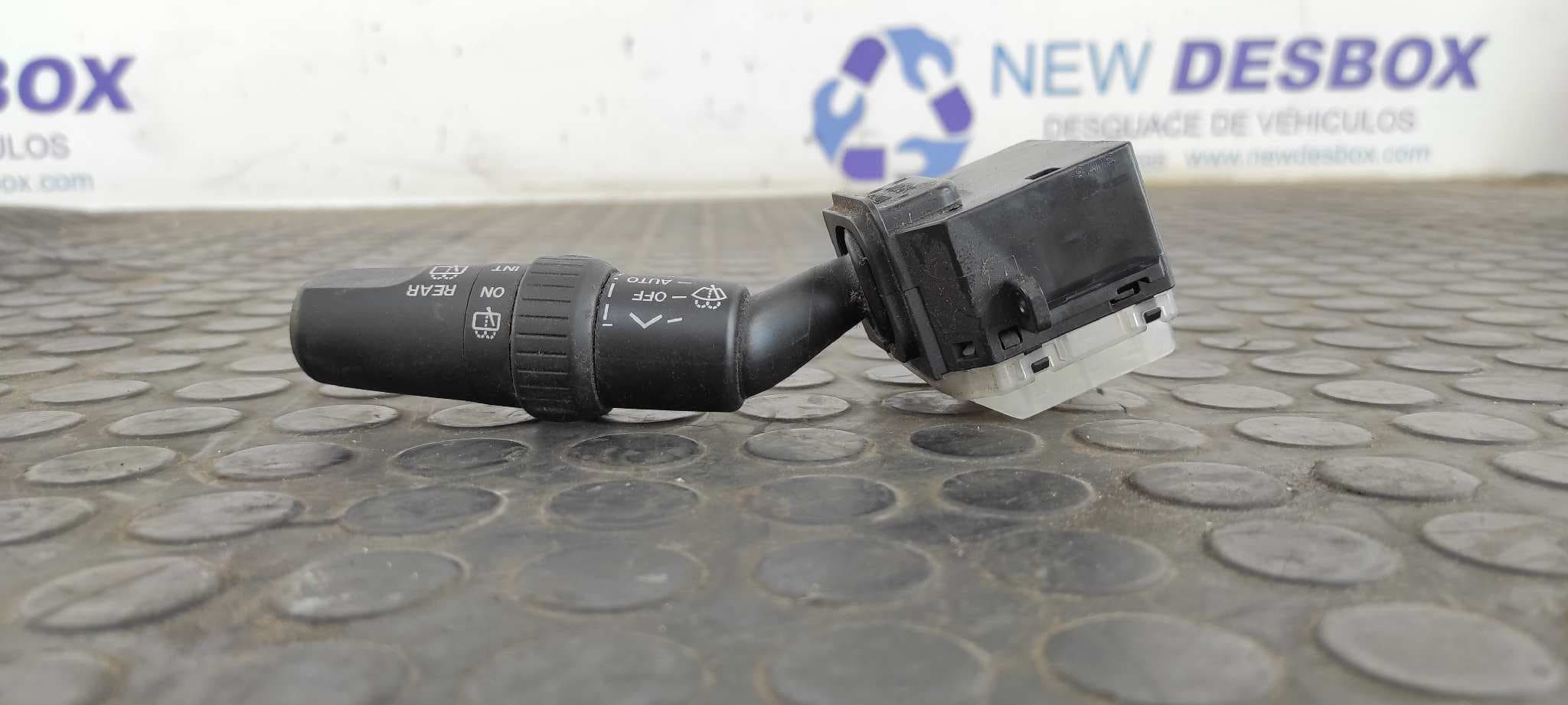 Recambio de MANDO LIMPIA para MAZDA 5 BERL. (CR) 1.8 Active L823 referencia OEM IAM 17D682   - GRIS 3