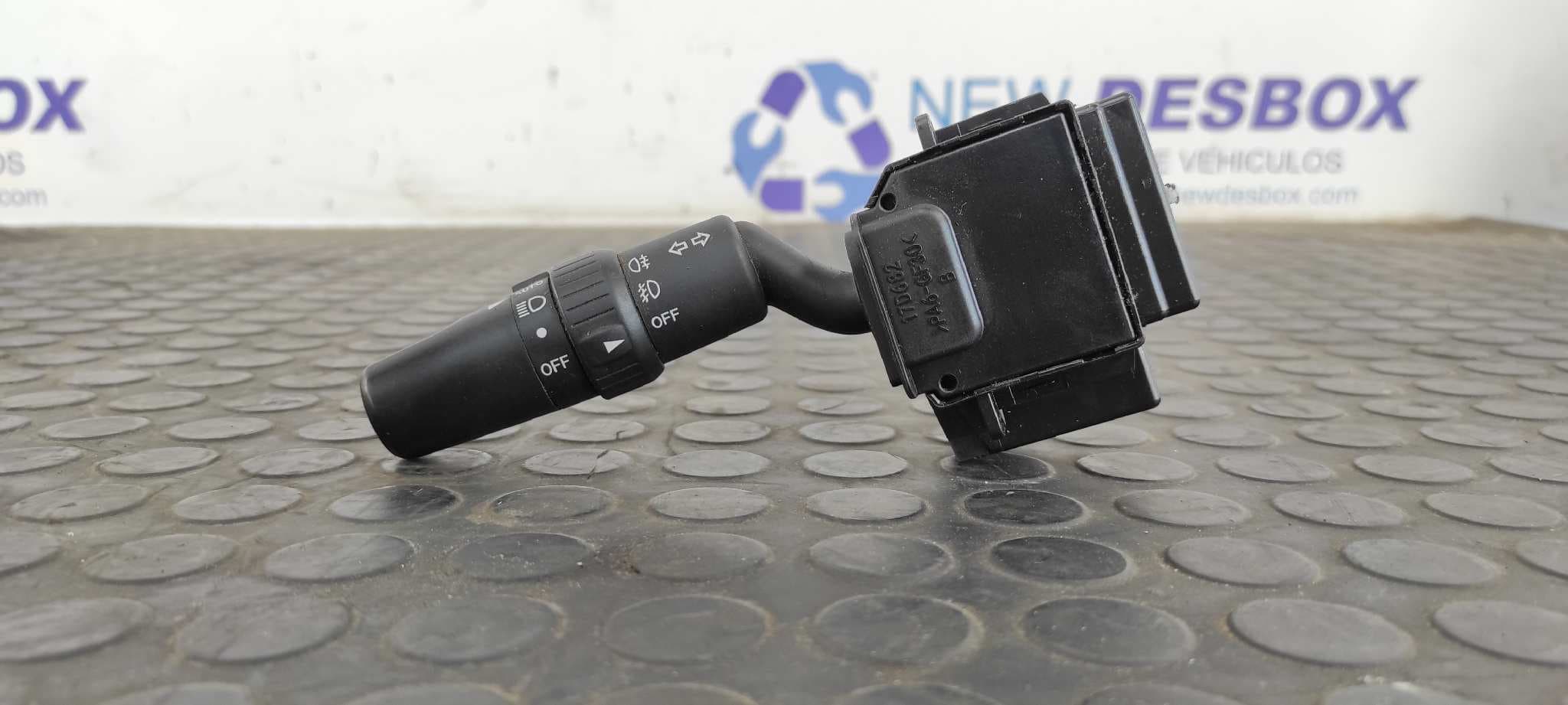 Recambio de MANDO INTERMITENTES para MAZDA 5 BERL. (CR) 1.8 Active L823 referencia OEM IAM 17D682 - GRIS