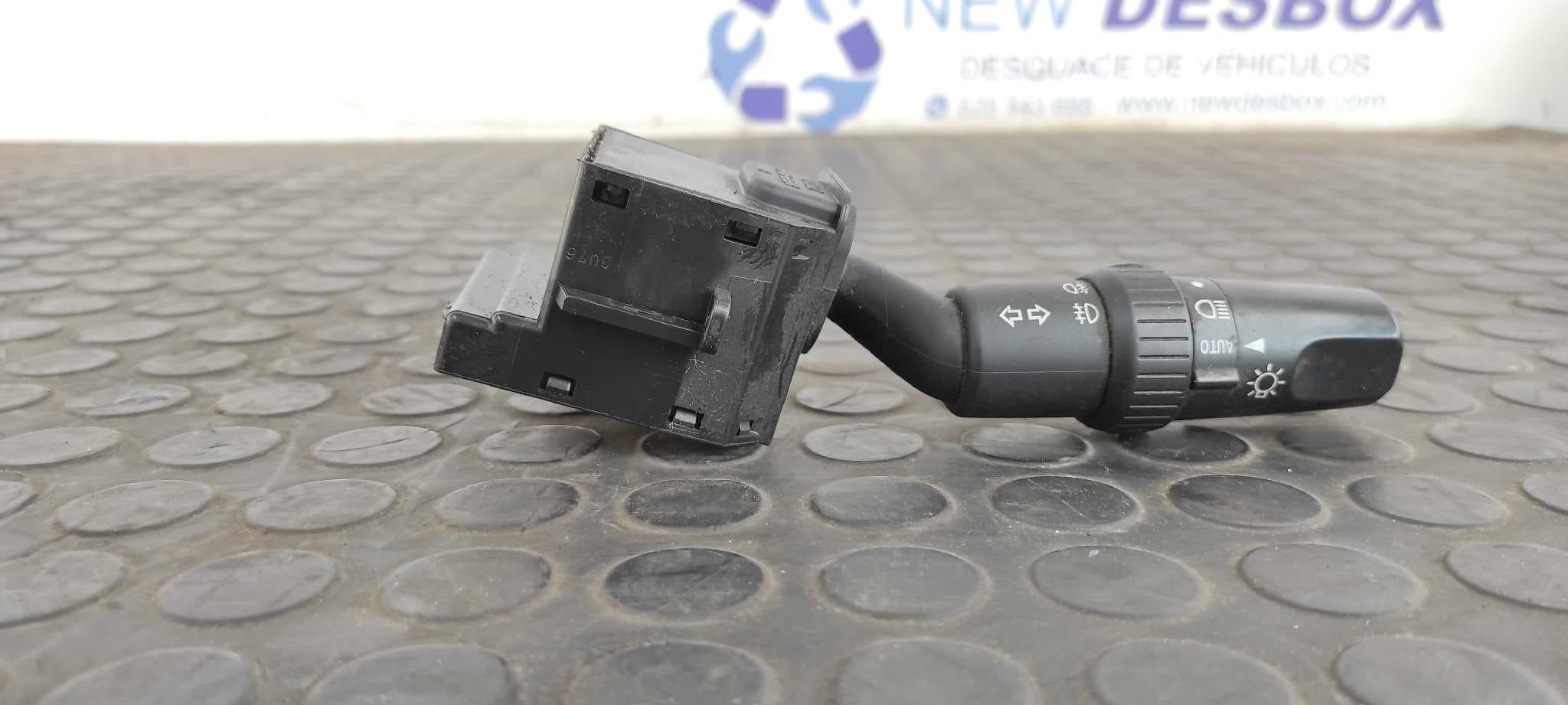 Recambio de MANDO INTERMITENTES para MAZDA 5 BERL. (CR) 1.8 Active L823 referencia OEM IAM 17D682   - GRIS 2