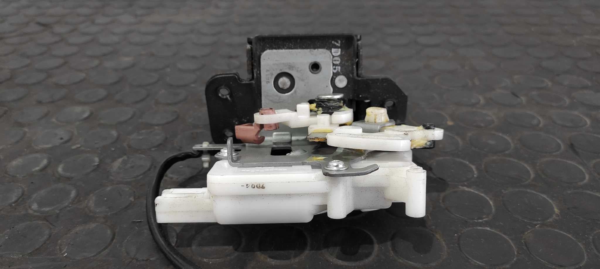 Recambio de CERRADURA MALETERO / PORTON para MAZDA 5 BERL. (CR) 1.8 Active L823 referencia OEM IAM B6701   - GRIS 4