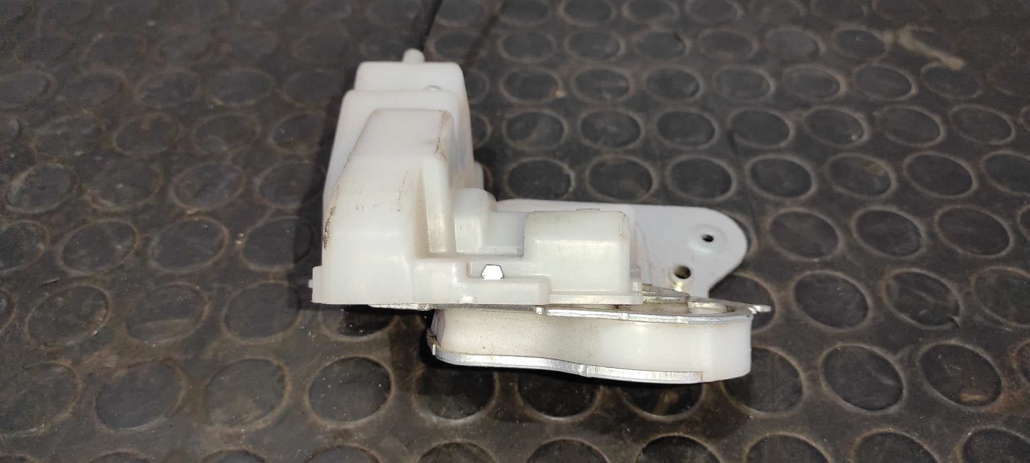 Recambio de CERRADURA PUERTA TRASERA IZQUIERDA para MAZDA 5 BERL. (CR) 1.8 Active L823 referencia OEM IAM    - GRIS 4