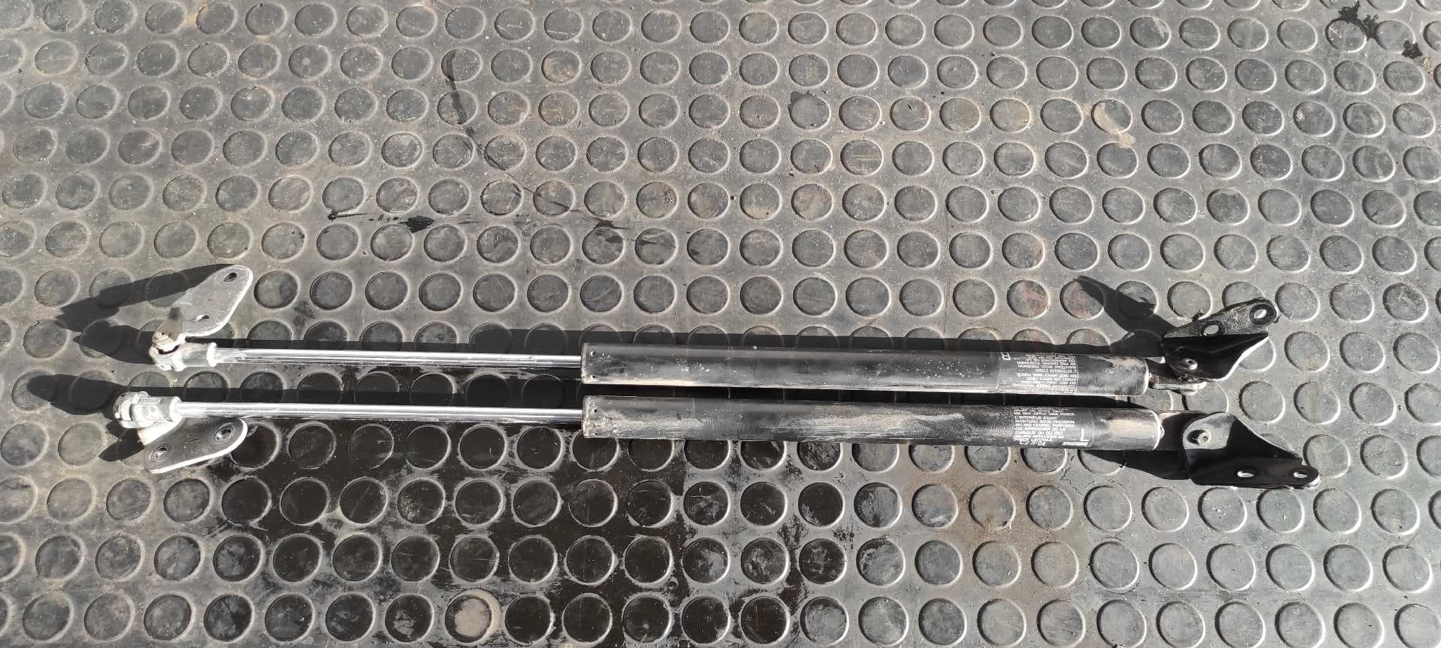 Recambio de AMORTIGUADORES MALETERO / PORTON para MAZDA 5 BERL. (CR) 1.8 Active L823 referencia OEM IAM SHOWA - GRIS