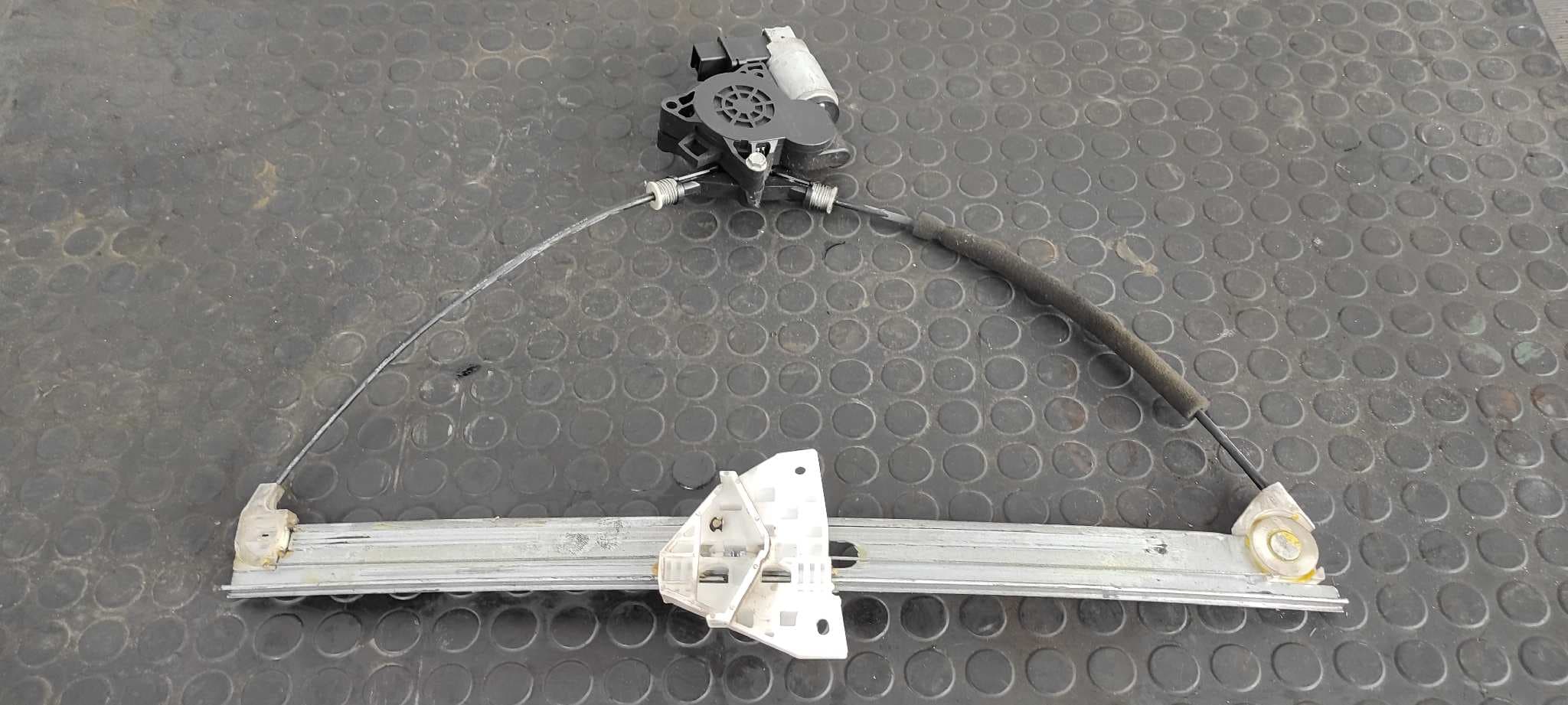 Recambio de ELEVALUNAS DELANTERO IZQUIERDO para MAZDA 5 BERL. (CR) L823 referencia OEM IAM CM011760   - GRIS 7