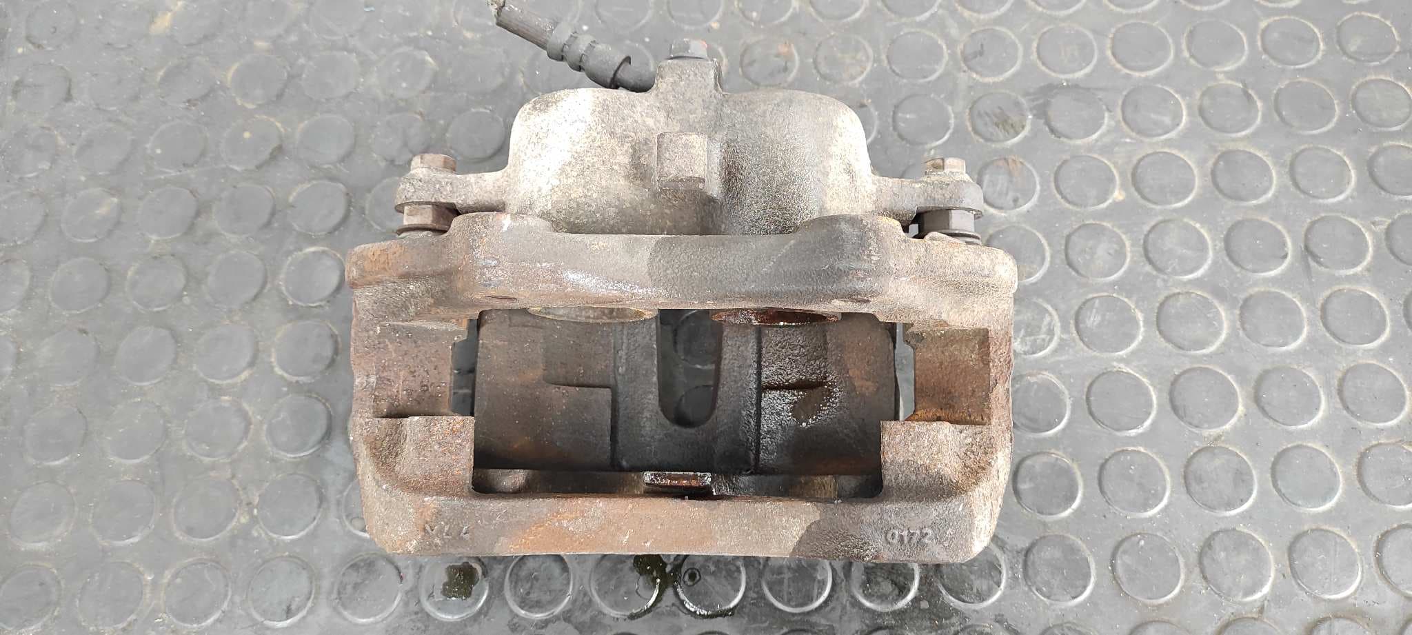 Recambio de PINZA DE FRENO DELANTERA DERECHA para NISSAN VANETTE CARGO (HC23) Familiar (5 asientos) LD23 referencia OEM IAM LUCAS 0166   - BLANCO 4