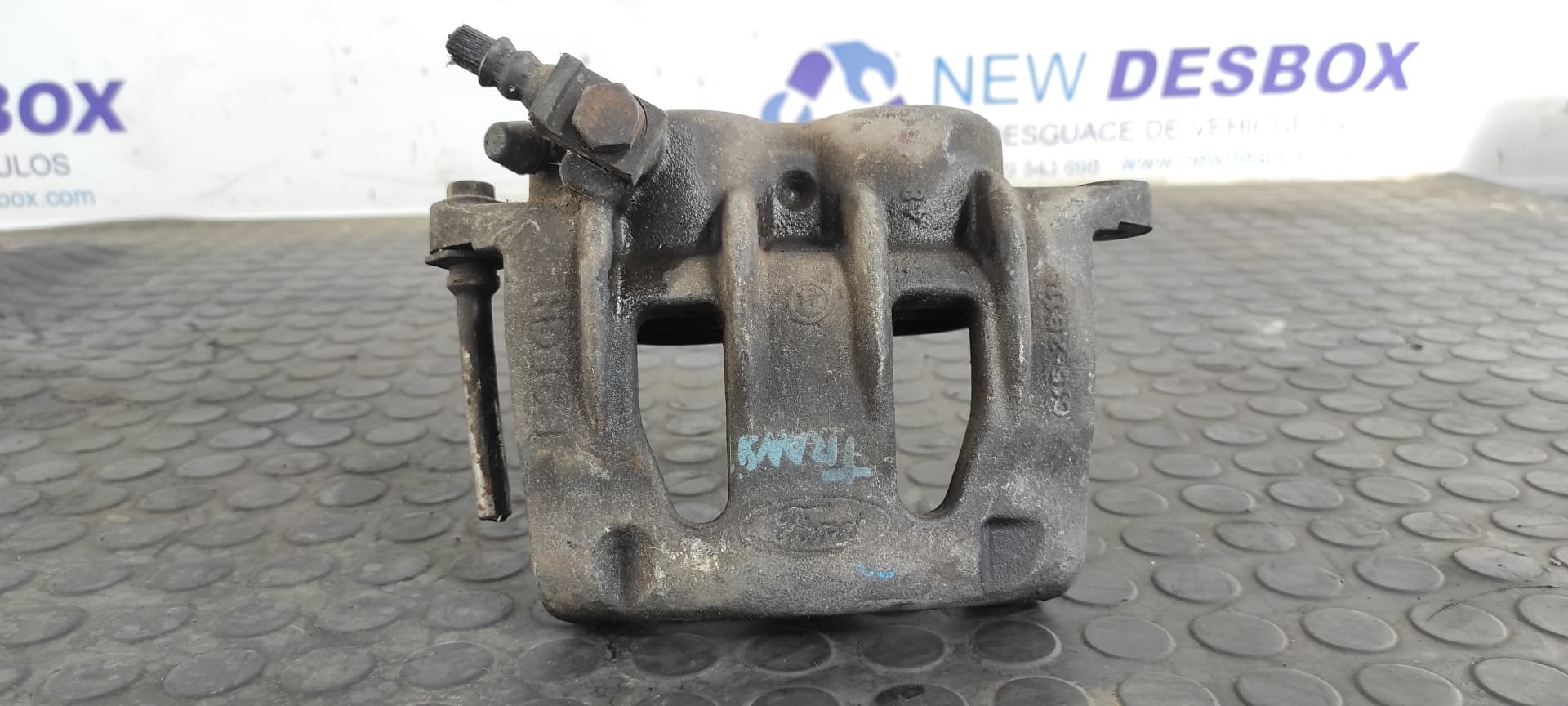 Recambio de PINZA DE FRENO DELANTERA DERECHA para FORD TRANSIT MOD.2000 D2FA referencia OEM IAM 216238B
