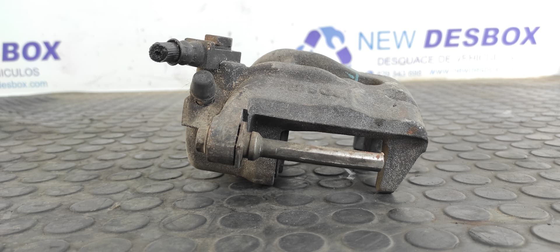 Recambio de PINZA DE FRENO DELANTERA DERECHA para FORD TRANSIT MOD.2000 D2FA referencia OEM IAM 216238B 3