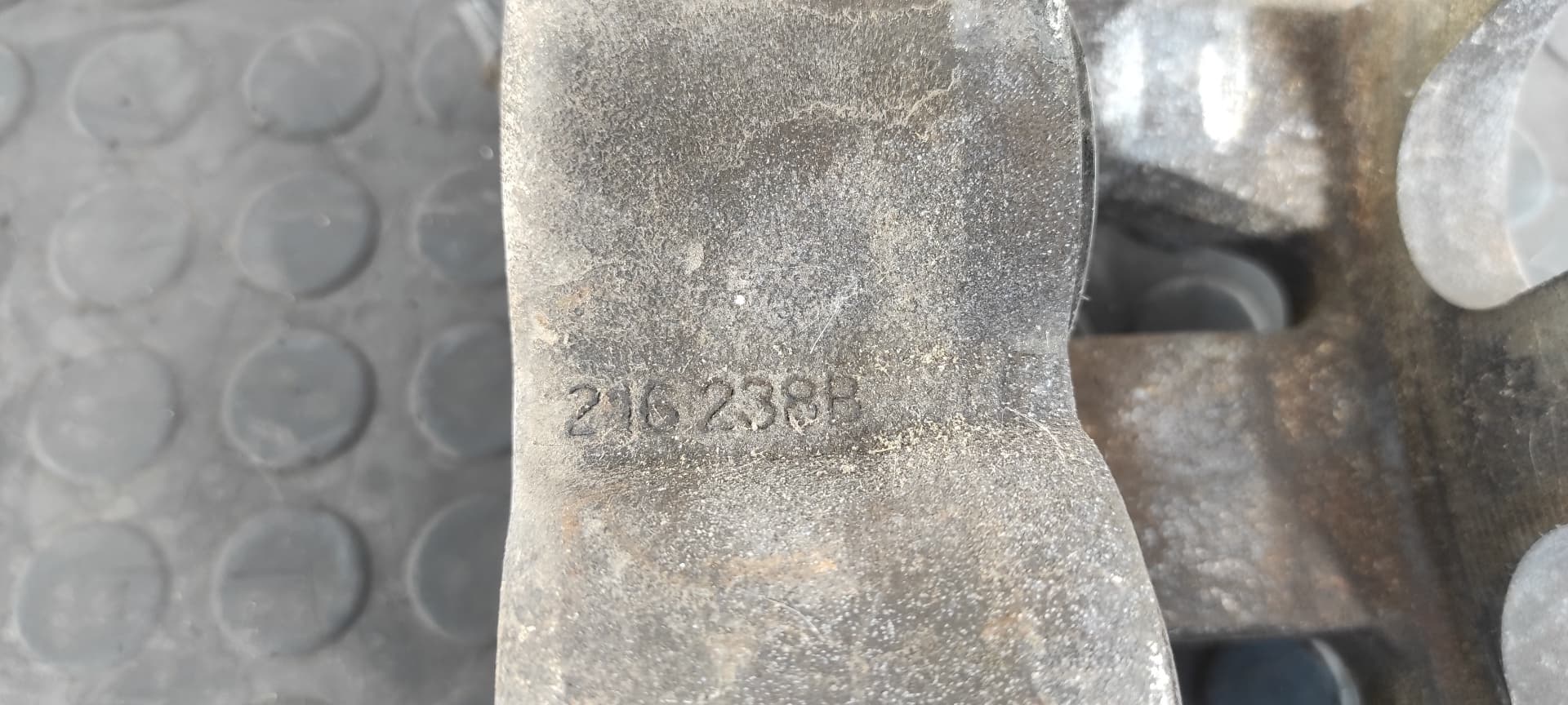 Recambio de PINZA DE FRENO DELANTERA DERECHA para FORD TRANSIT MOD.2000 D2FA referencia OEM IAM 216238B 2