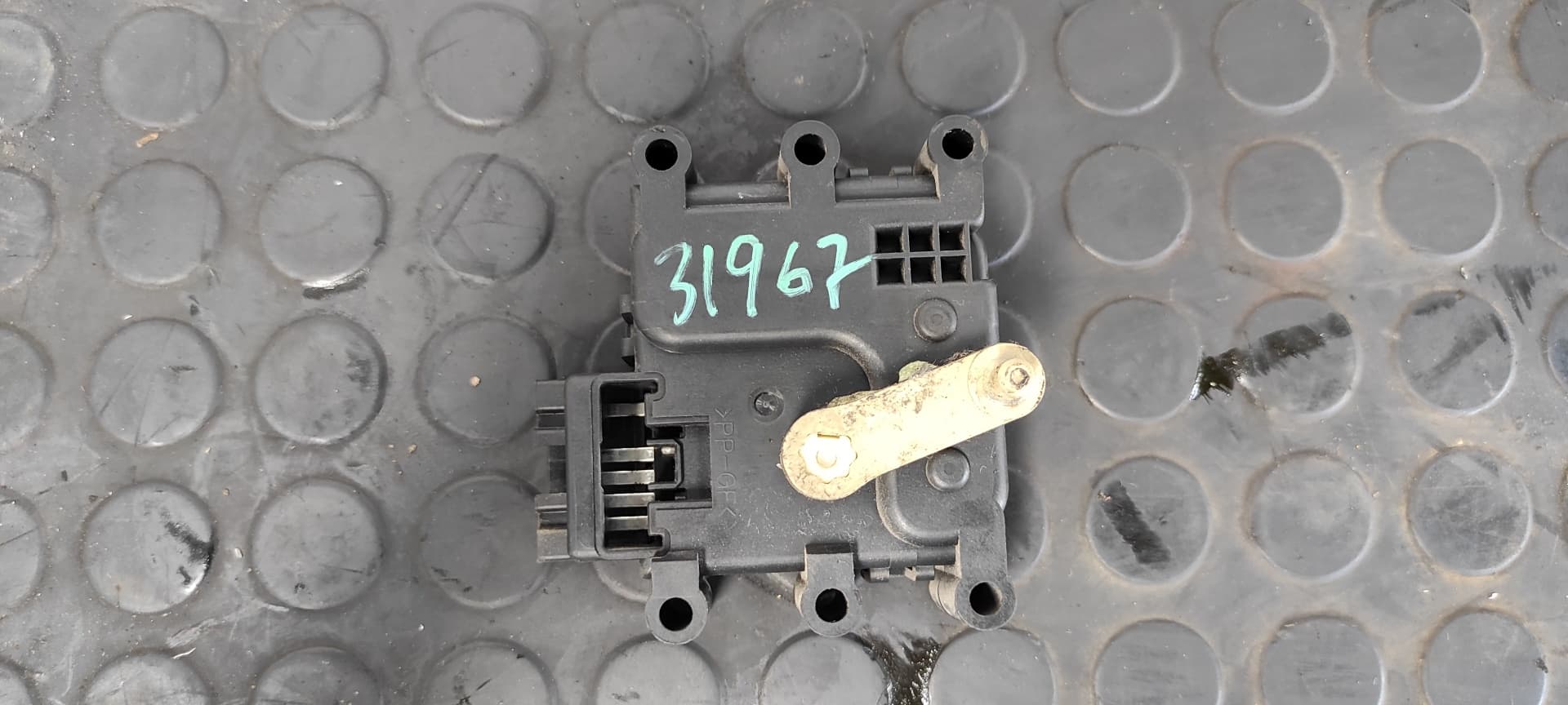 Recambio de MOTOR APERTURA TRAMPILLAS CLIMATIZADOR para MAZDA 5 BERL. (CR) 1.8 Active L823 referencia OEM IAM 7619E - GRIS